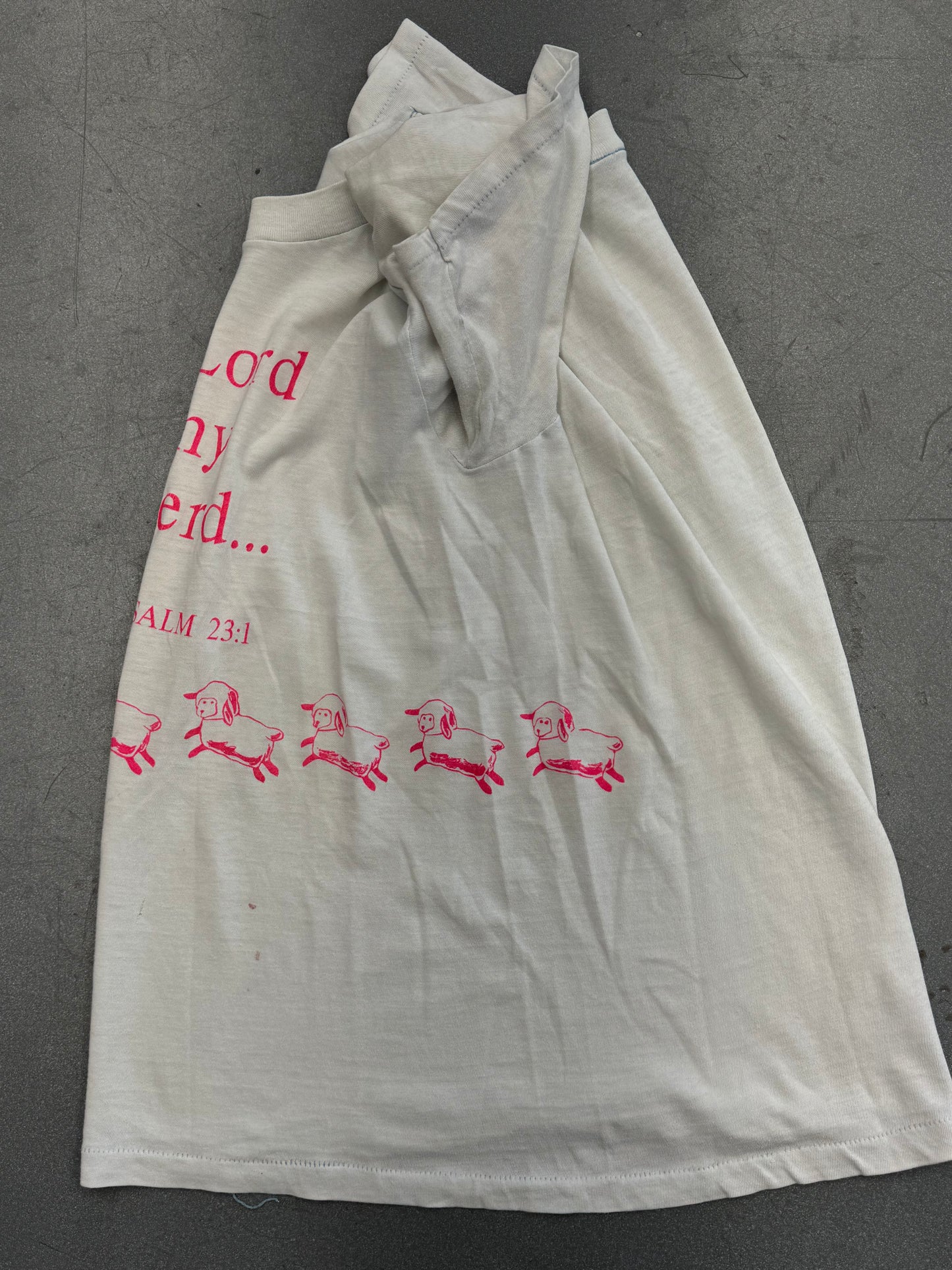 80S THE LORD IS MY SHEPARD... PSALM 23:1 TEE (PULLED TAG)