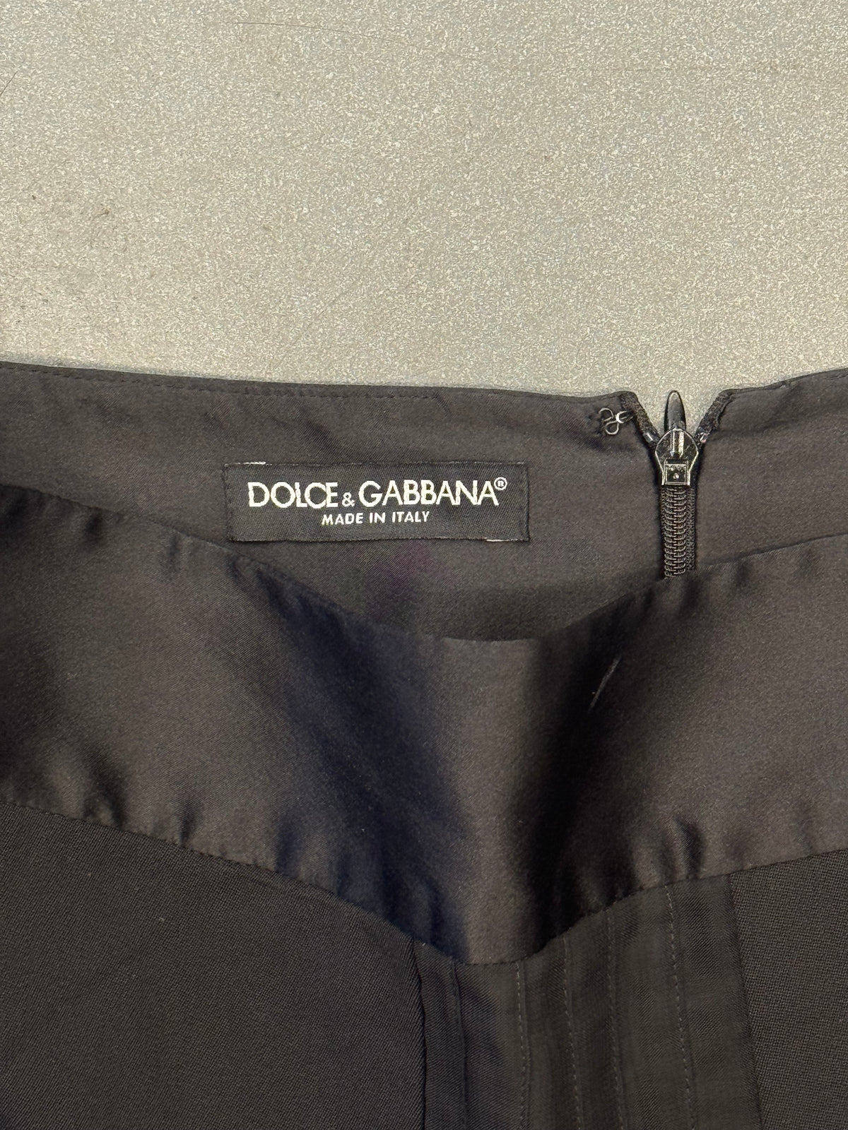 VINTAGE DOLCE & GABBANA PLEATED BLACK LACE SKIRT (LEOPARD LINED)