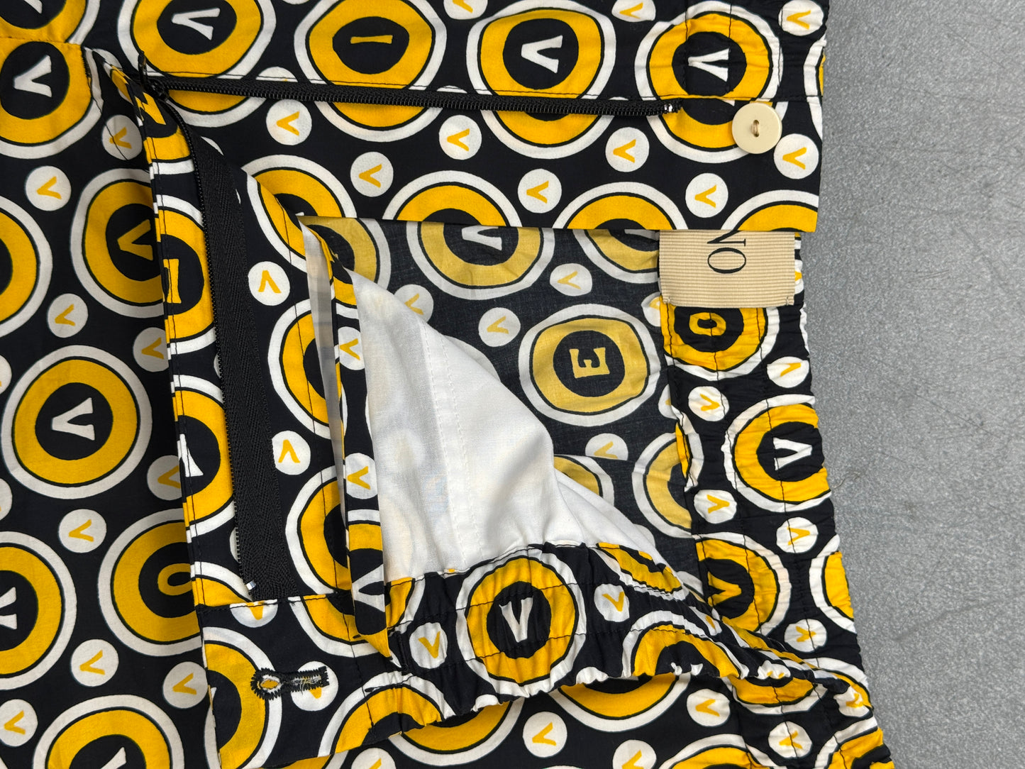 VALENTINO GARAVANI BULLES ROYALES PRINT BERMUDA SHORTS