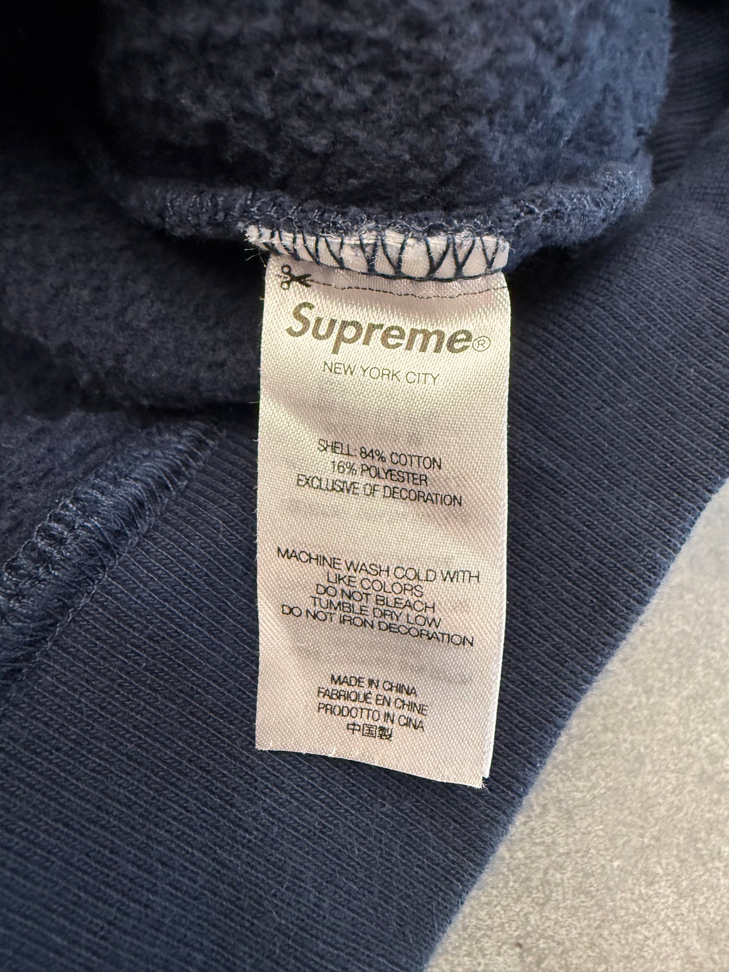 FW22 SUPREME WASHED HALF ZIP PULLOVER NAVY RED