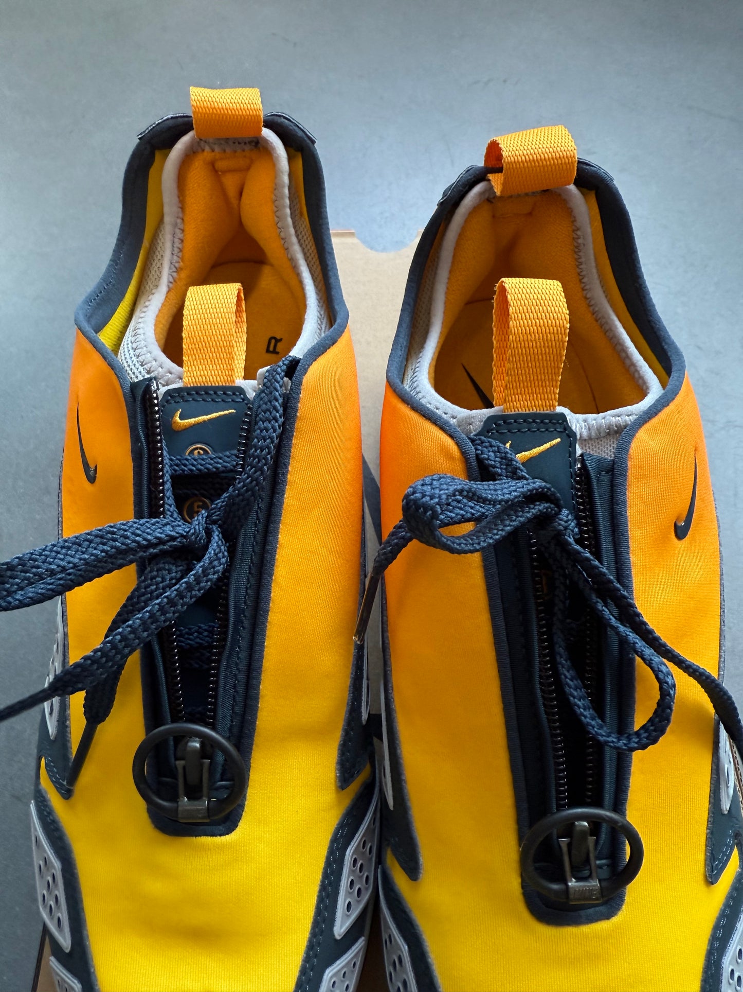 2024 SIZE 11.5 WOMEN'S NIKE AIR MAX SUNDER CANYON GOLD (NEW WITH BOX)