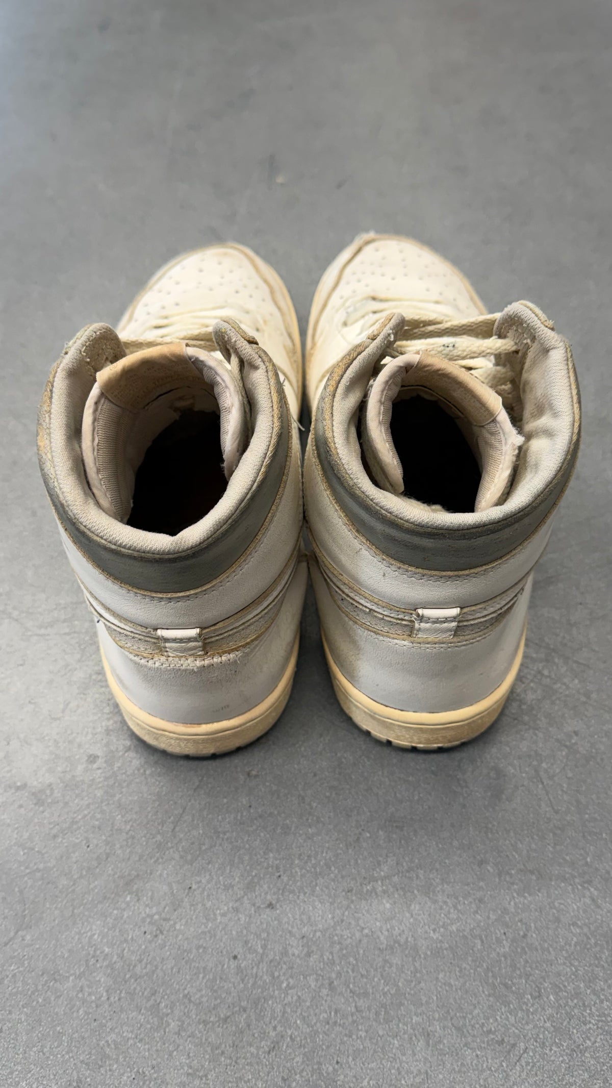 1985 AIR JORDAN 1 HIGH - NEUTRAL GREY (E)