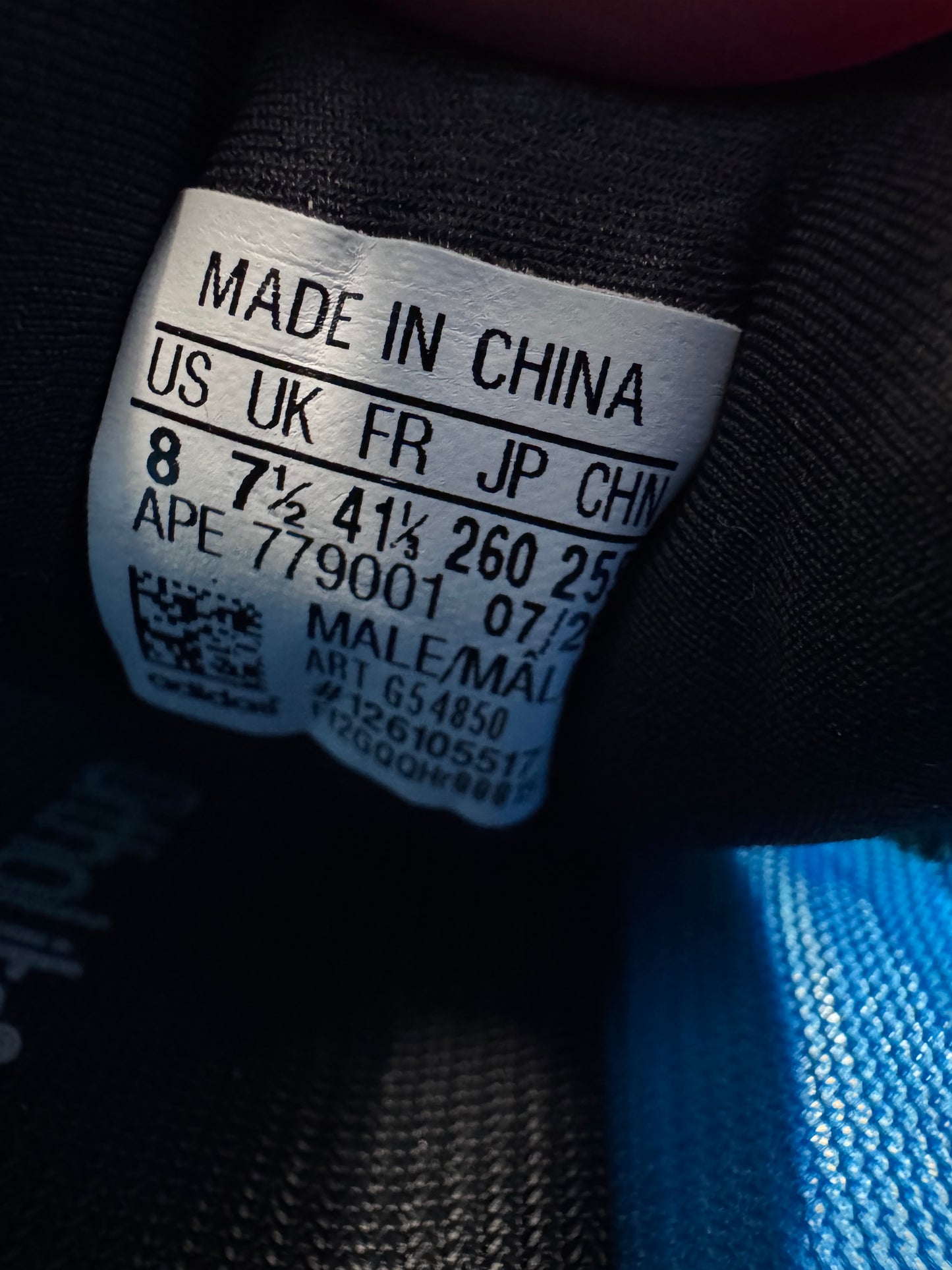 2020 SIZE 8 YEEZY 700 V3 ARZARETH (NEW WITH BOX)