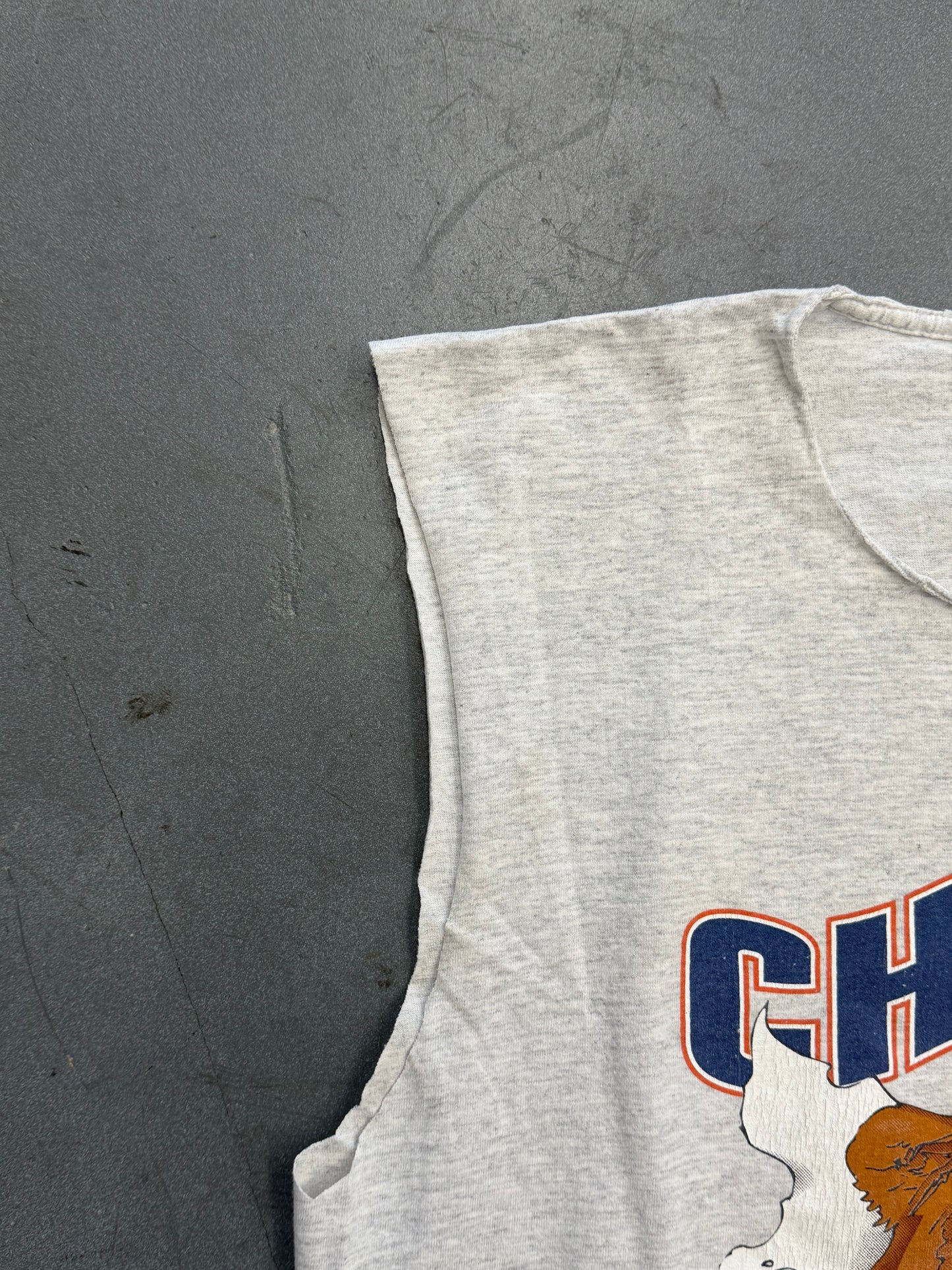 1993 CHICAGO BEARS BREAKTHROUGH CUT OFF TEE (NUTMEG MILLS TAG)