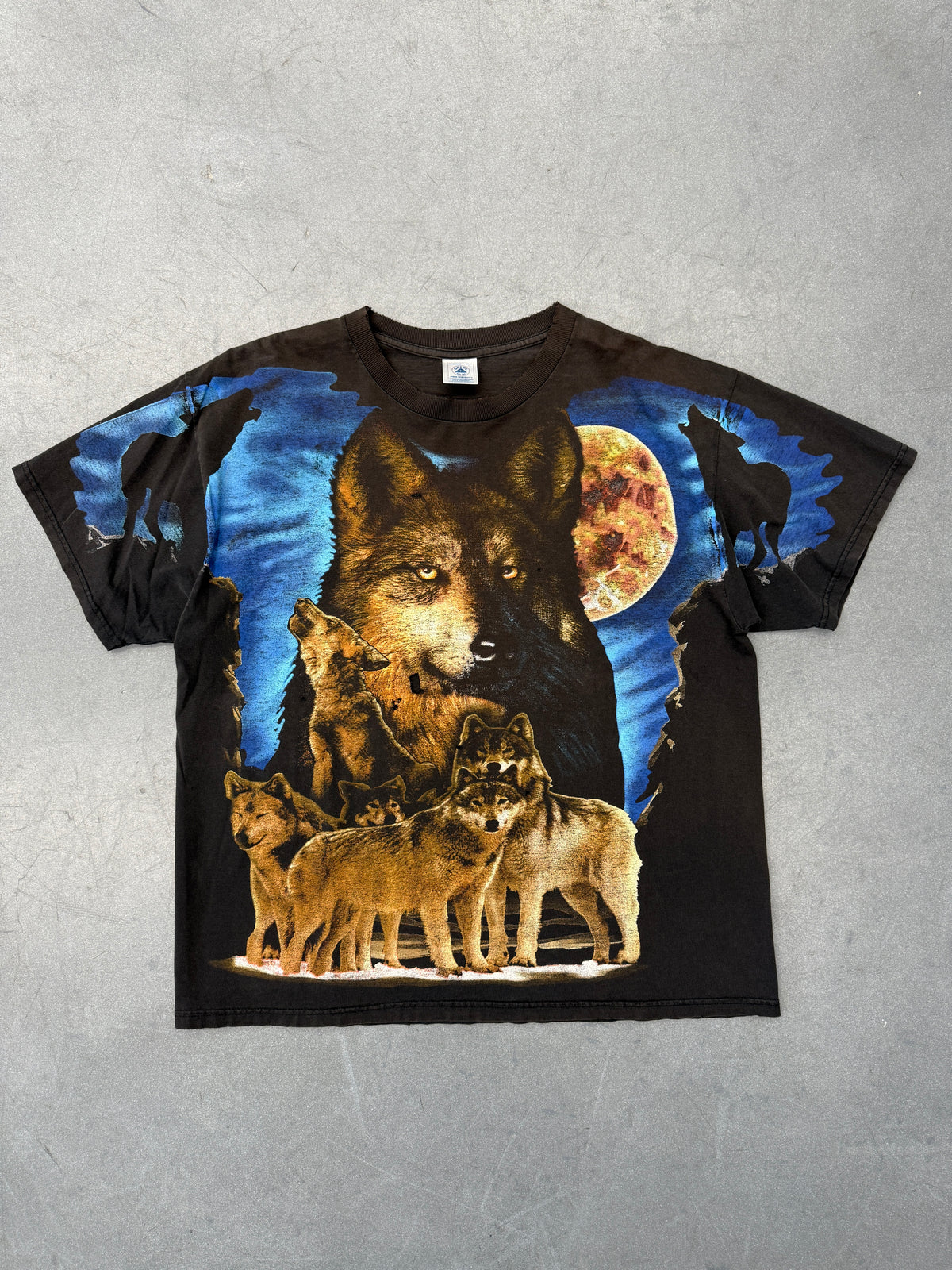 90S WOLF ALL OVER PRINT TEE WOLVES MOON (DELTA TAG)