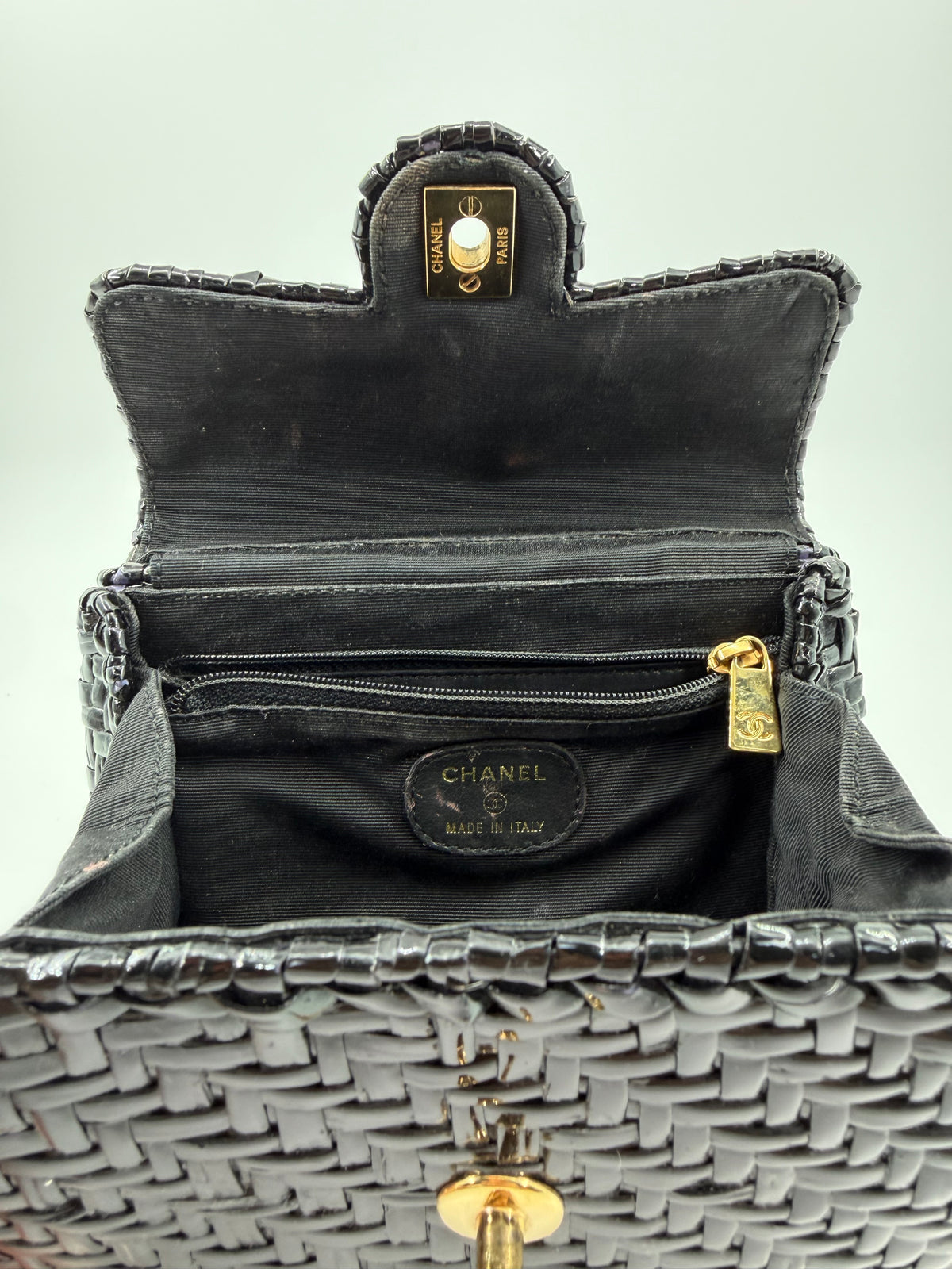 2001 CHANEL WOVEN WICKER/RATTAN MINI CLASSIC FLAP BAG - BLACK/GOLD