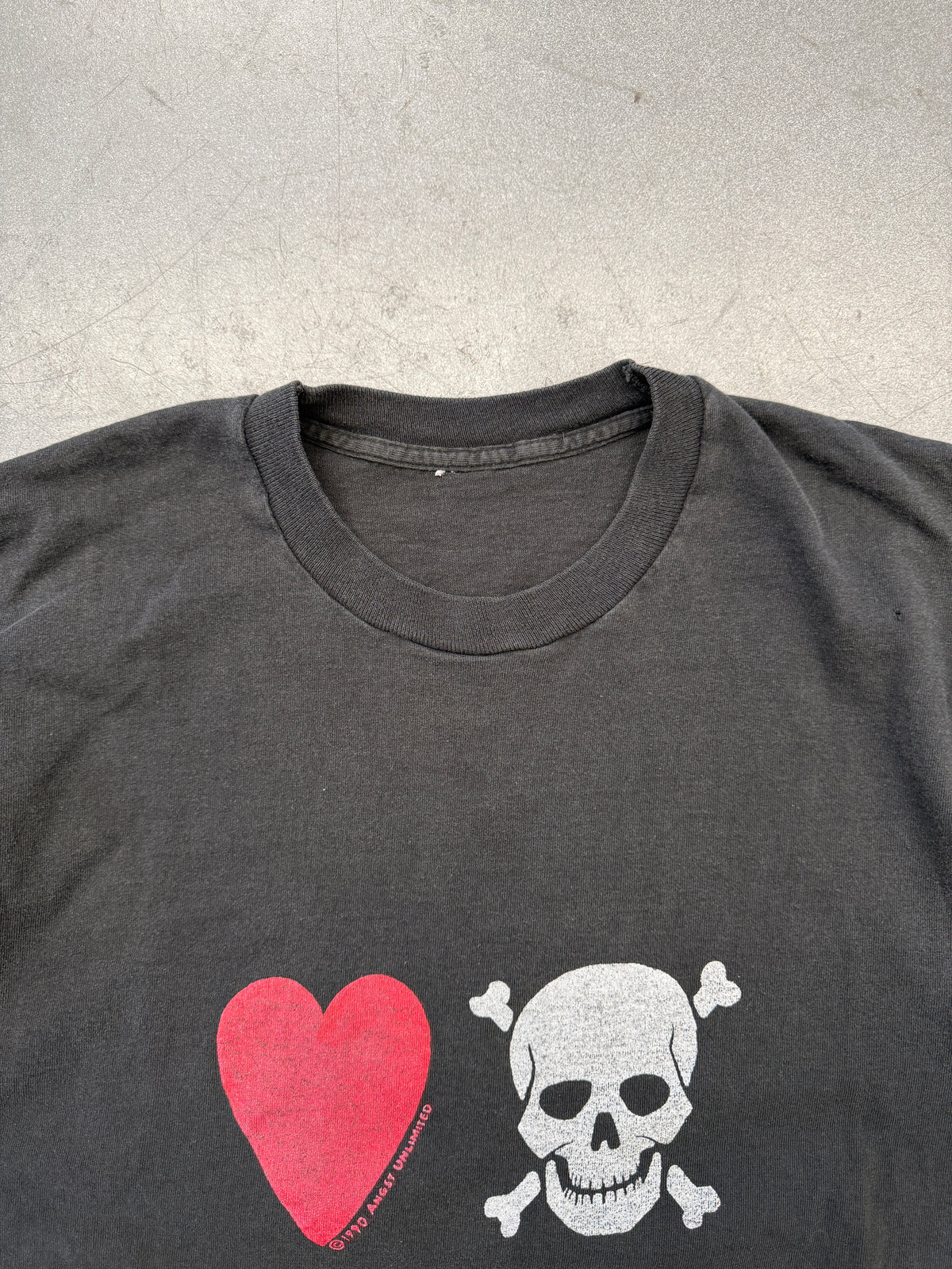 1990 HEART SKULL AND CROSSBONES ANGST UNLIMITED TEE (PULLED TAG)