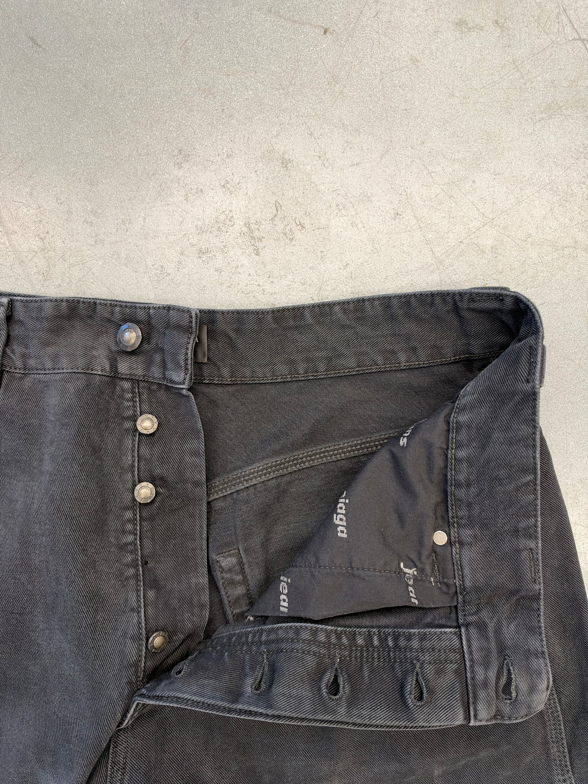 FW25 BALENCIAGA RIPPED OFF BAGGY DOUBLE KNEE JEANS - WASHED BLACK