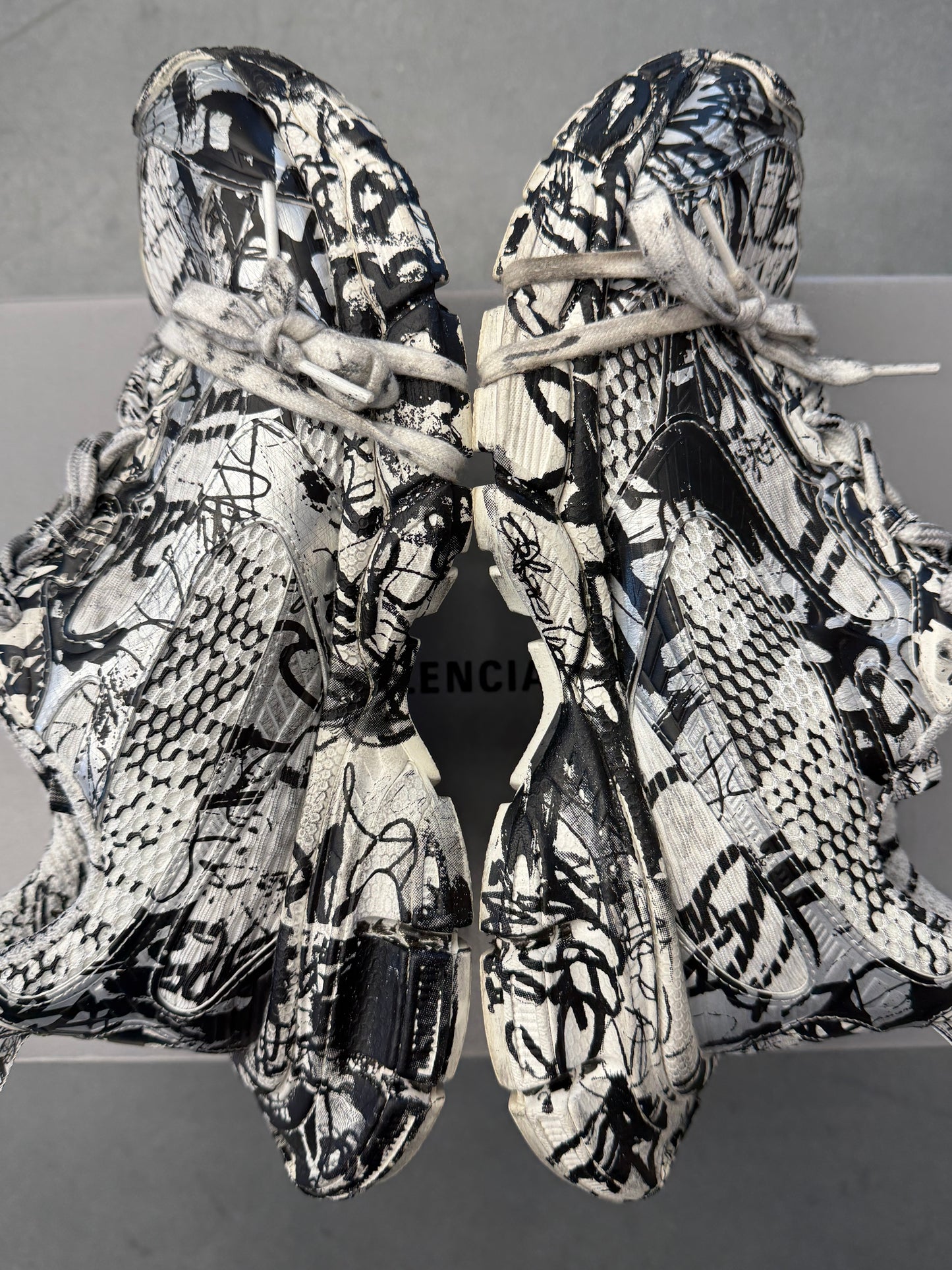 BALENCIAGA 3XL SNEAKER EXTREME GRAFFITI (W/ BOX)