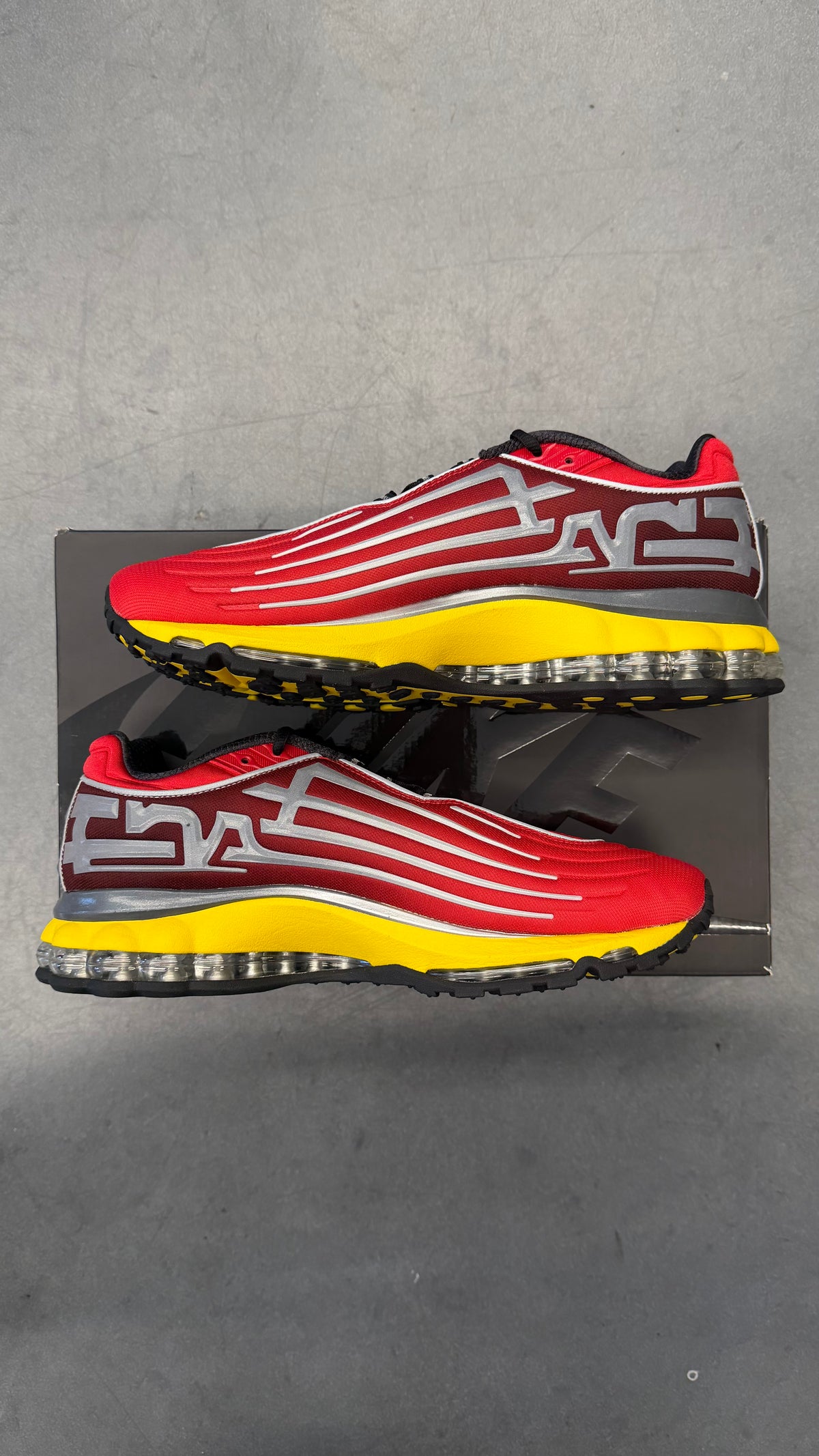 FW26 SUPREME NIKE AIR MAX 2001 ECSTASY PLUS SP - RED