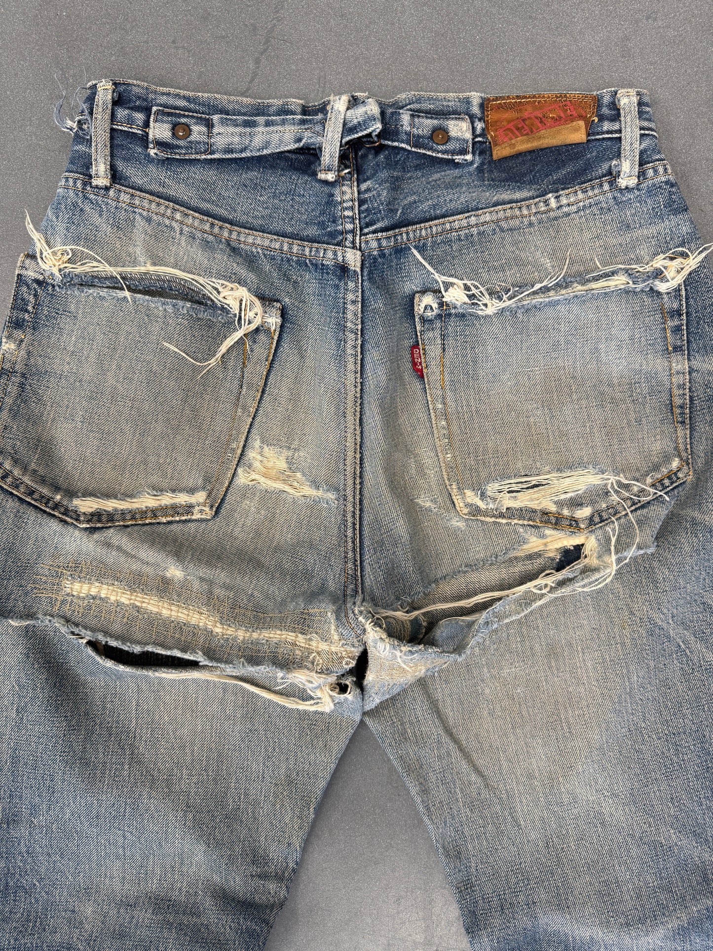 VINTAGE DENIME SELVEDGE DESTROYED STITCHED JEANS