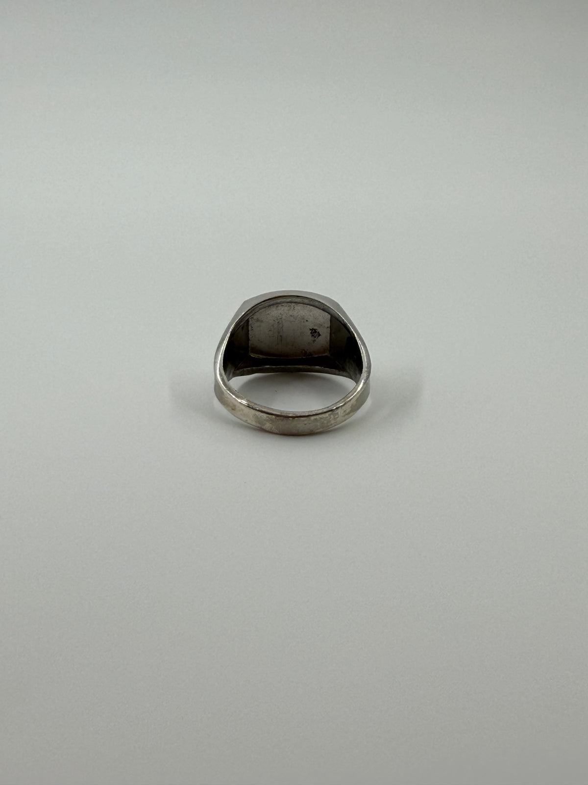 VINTAGE OLD ENGLISH "A" SIGNET SILVER RING (6.4 GRAMS)