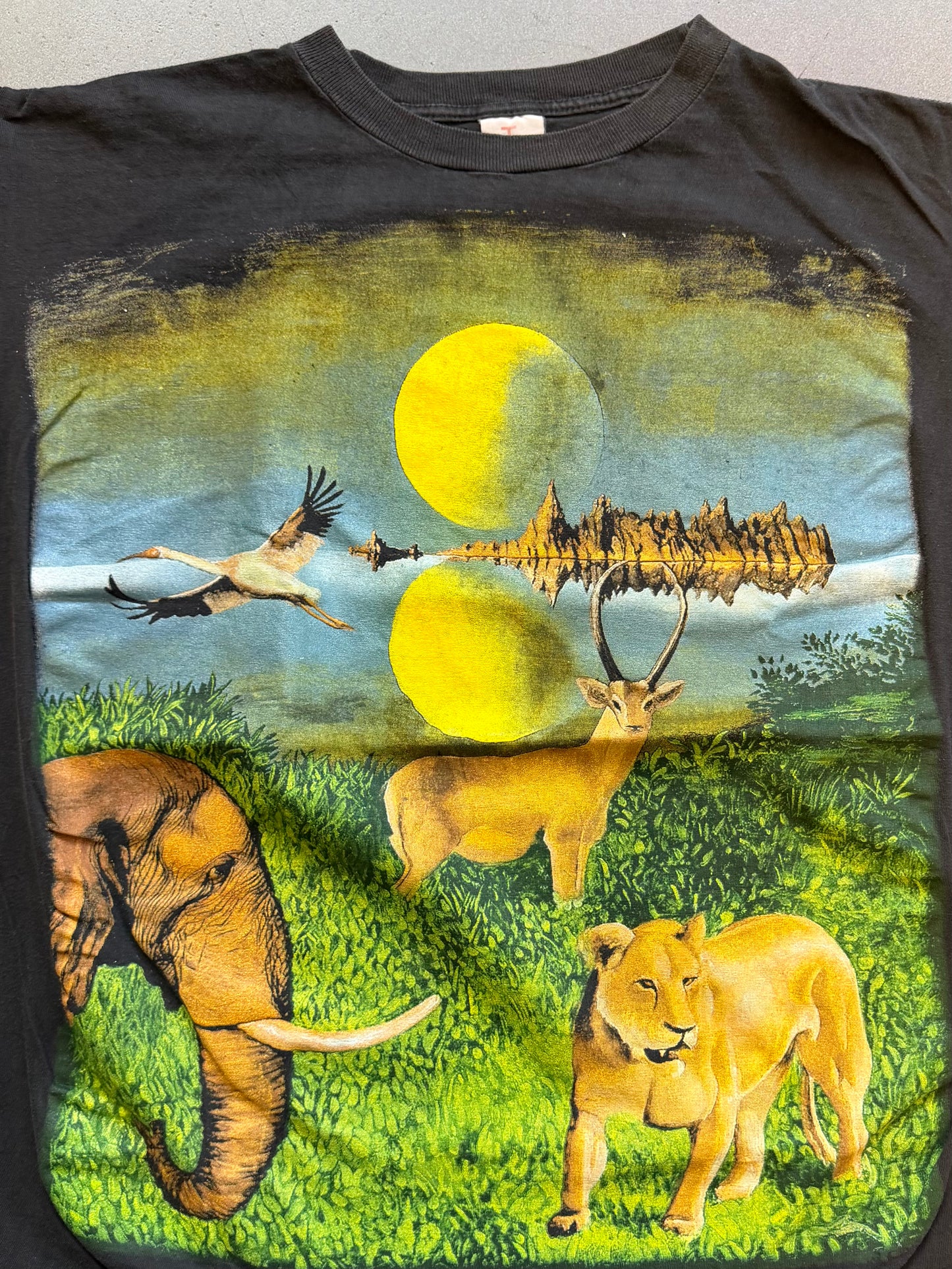 90S ANIMAL NATURE BOOTLEG STYLE RAP TEE (SHORT HILLS TAG)
