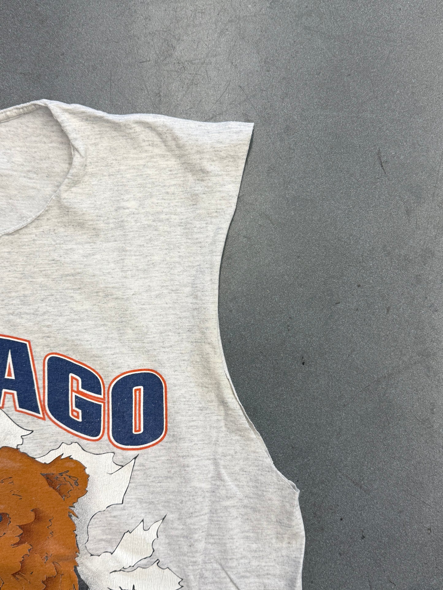 1993 CHICAGO BEARS BREAKTHROUGH CUT OFF TEE (NUTMEG MILLS TAG)