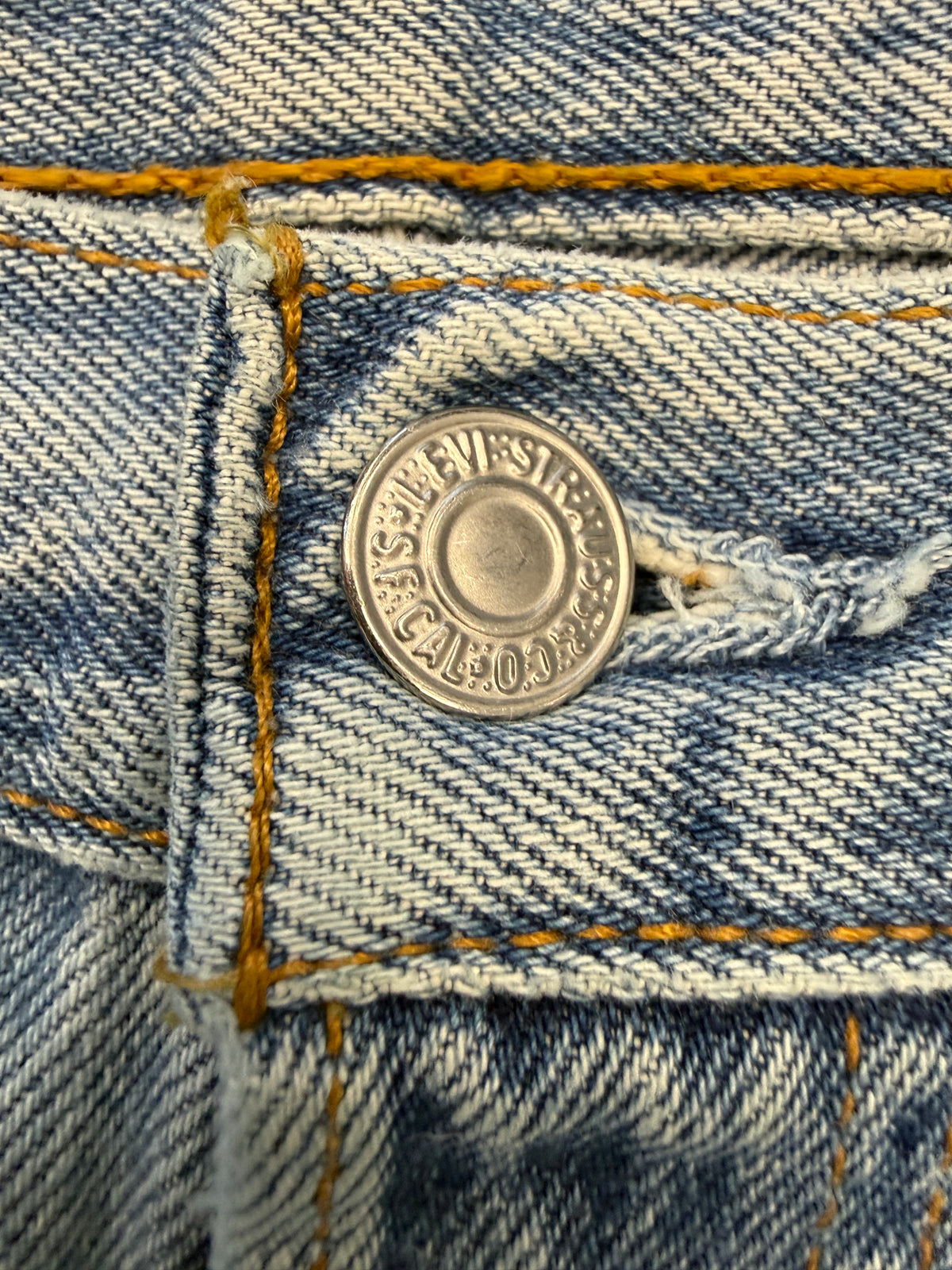 90S LEVI'S 501 DISTRESSED LIGHT DENIM JEANS (FADED BACK PATCH) (33X32)