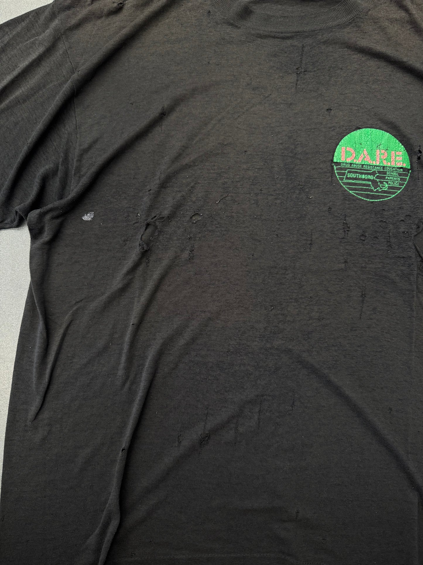 90'S D.A.R.E. TO KEEP KIDS OFF DRUGS PAPER THIN DISTRESSED TEE (PULLED TAG)