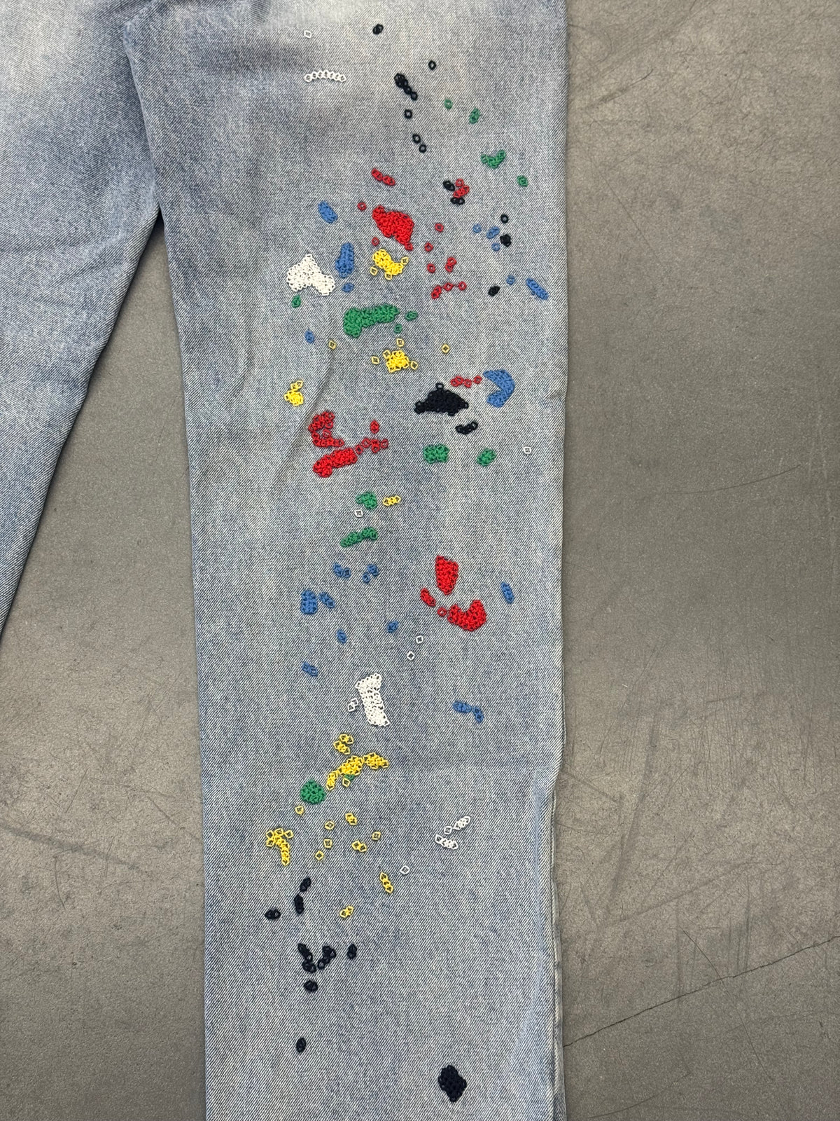 FUGAZI CHAIN EMBROIDERED PAINT SPLATTER LIGHT WASH JEAN