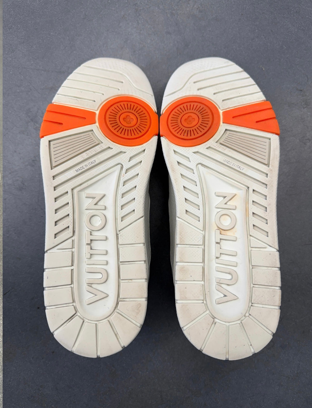 LOUIS VUITTON TRAINER #54 SIGNATURE WHITE/ORANGE