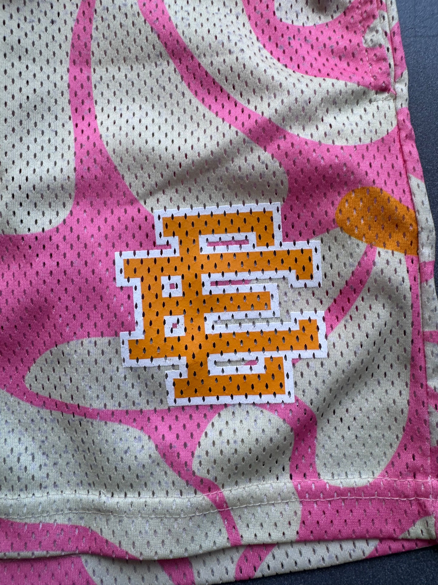 ERIC EMANUEL EE BASIC SHORT PINK DAISIES (S)