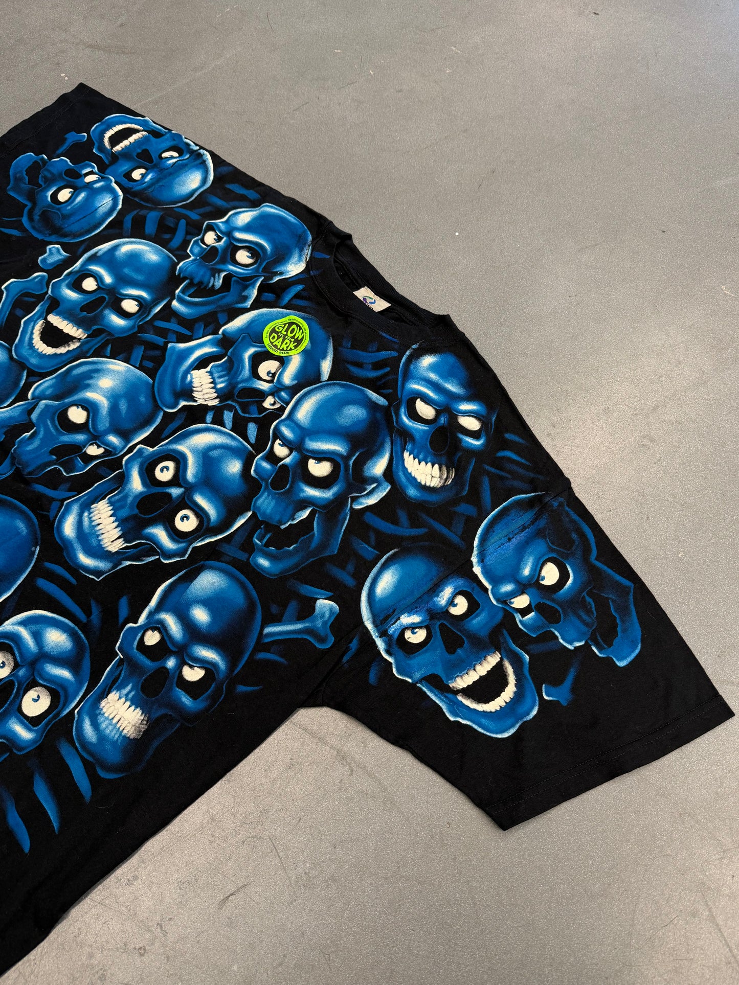 2001 LIQUID BLUE GLOW IN THE DARK SKULLS AOP TEE - BLUE (NWT)