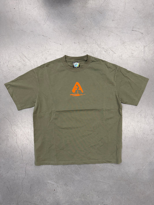 SLAWN LOGO LOCK TEE - OLIVE
