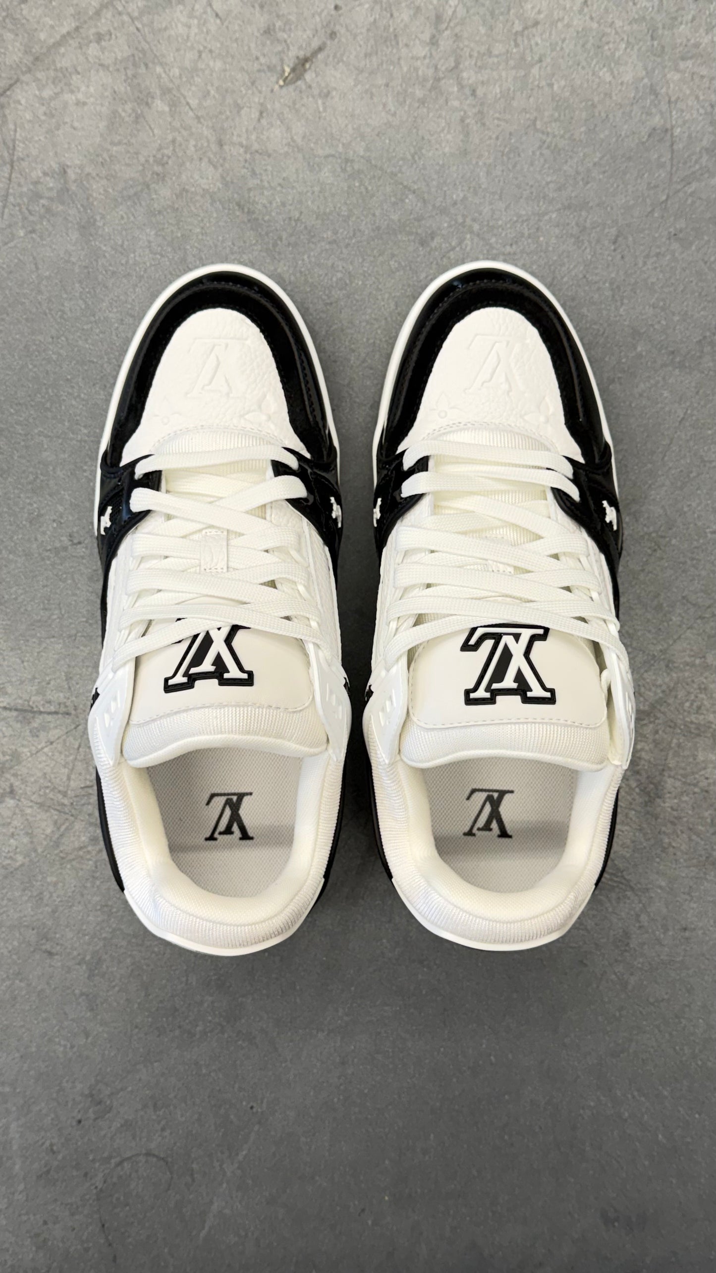 SS25 LOUIS VUITTON PATENT LEATHER TRAINER SNEAKERS - BLACK/WHITE