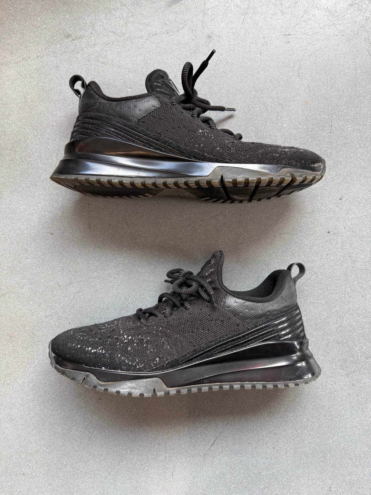 SIZE 7 LOUIS VUITTON VNR TRAINER SNEAKER (PRE-OWNED NO BOX)
