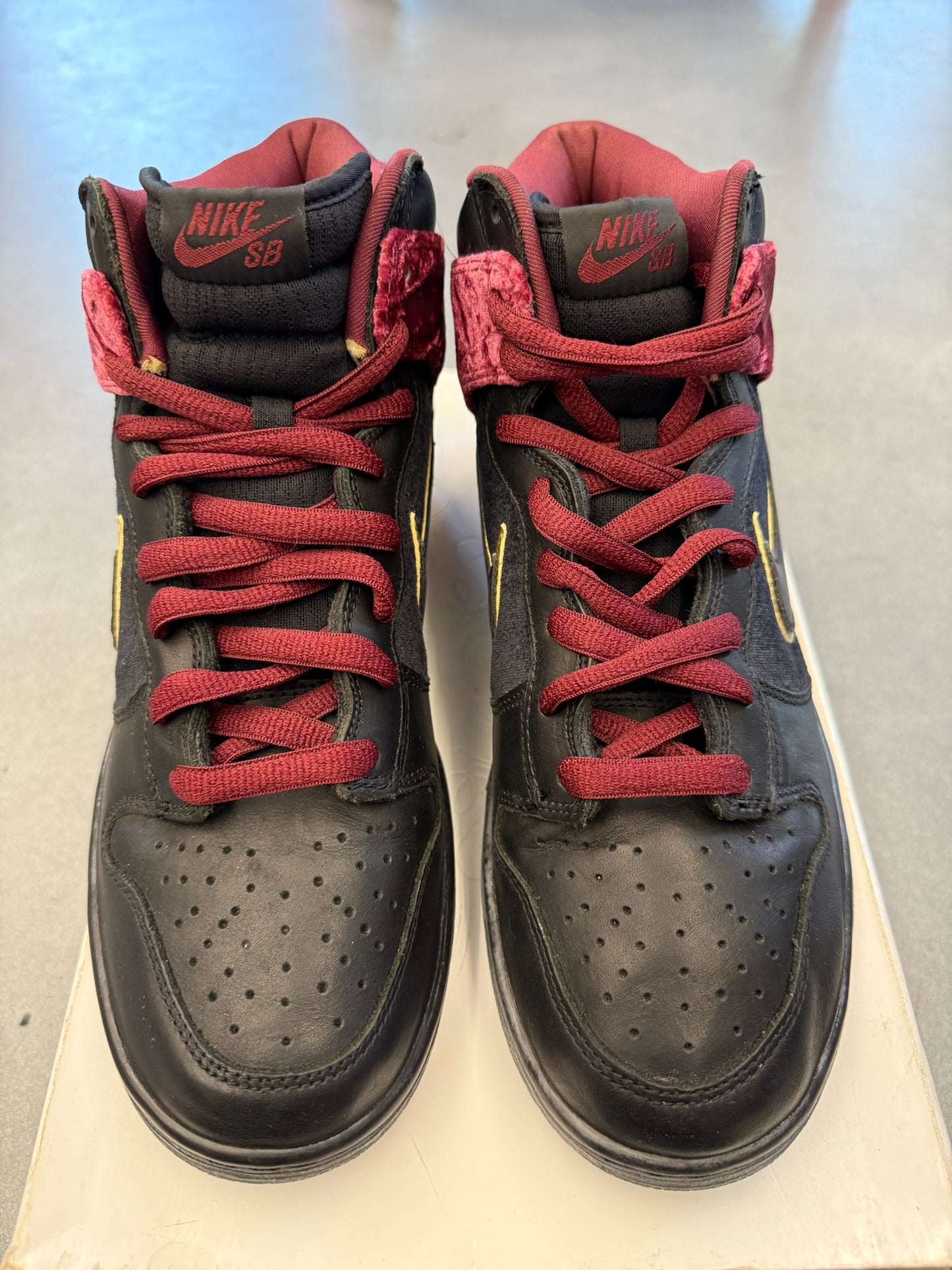 SIZE 10 2007 BLOODY SUNDAY NIKE SB DUNK HIGH PREMIUM SB (WITH BOX AND LACES)