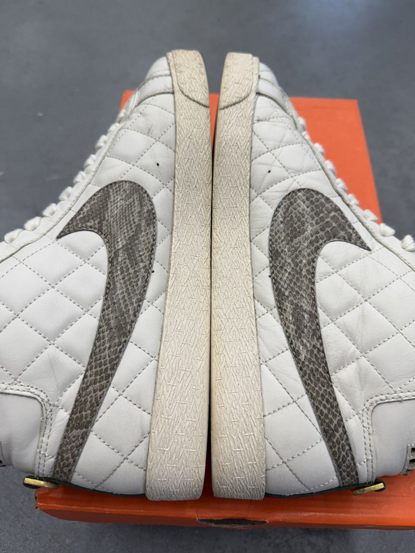 SIZE 12 2006 NIKE SB SUPREME BLAZER (PRE-OWNED, WITH REPLACEMENT BOX)
