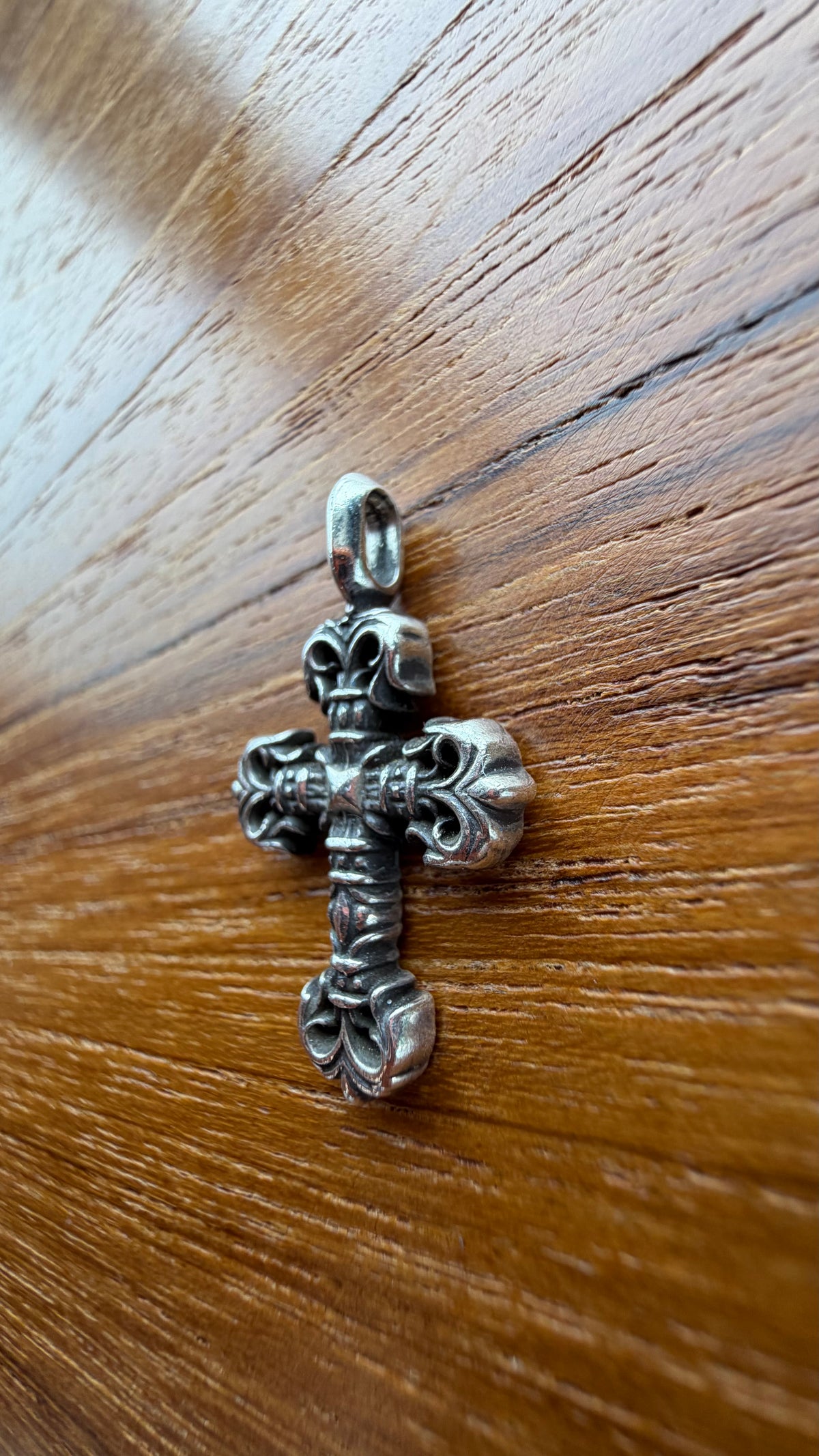 CHROME HEARTS TINY FILIGREE CROSS SILVER PENDANT