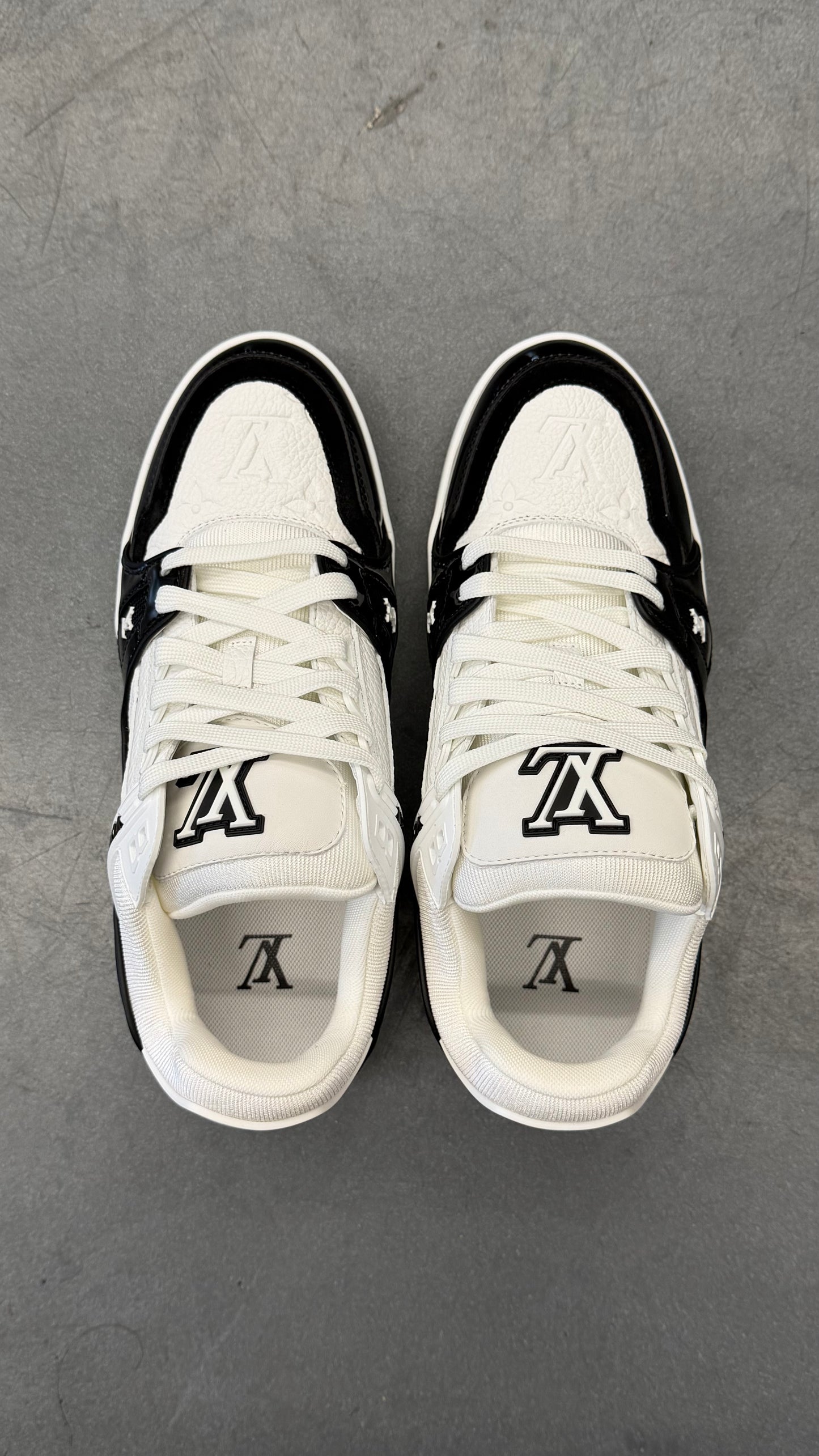 SS25 LOUIS VUITTON PATENT LEATHER TRAINER SNEAKERS - BLACK/WHITE