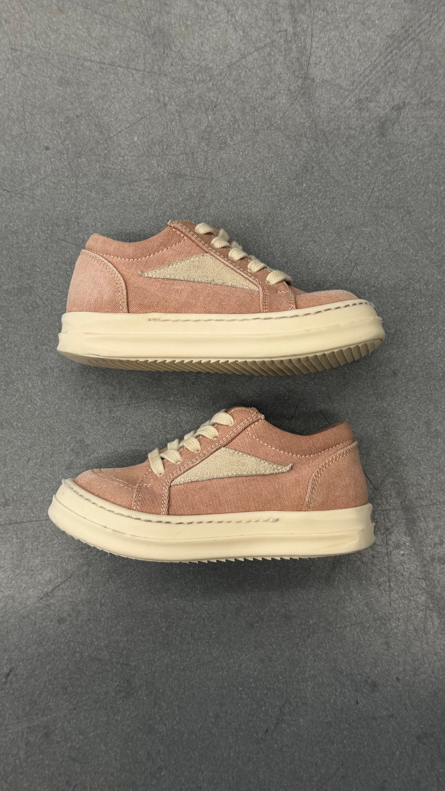 RICK OWENS KIDS PINK SUEDE BABY VINTAGE LOW-TOP SNEAKER - PINK/MILK