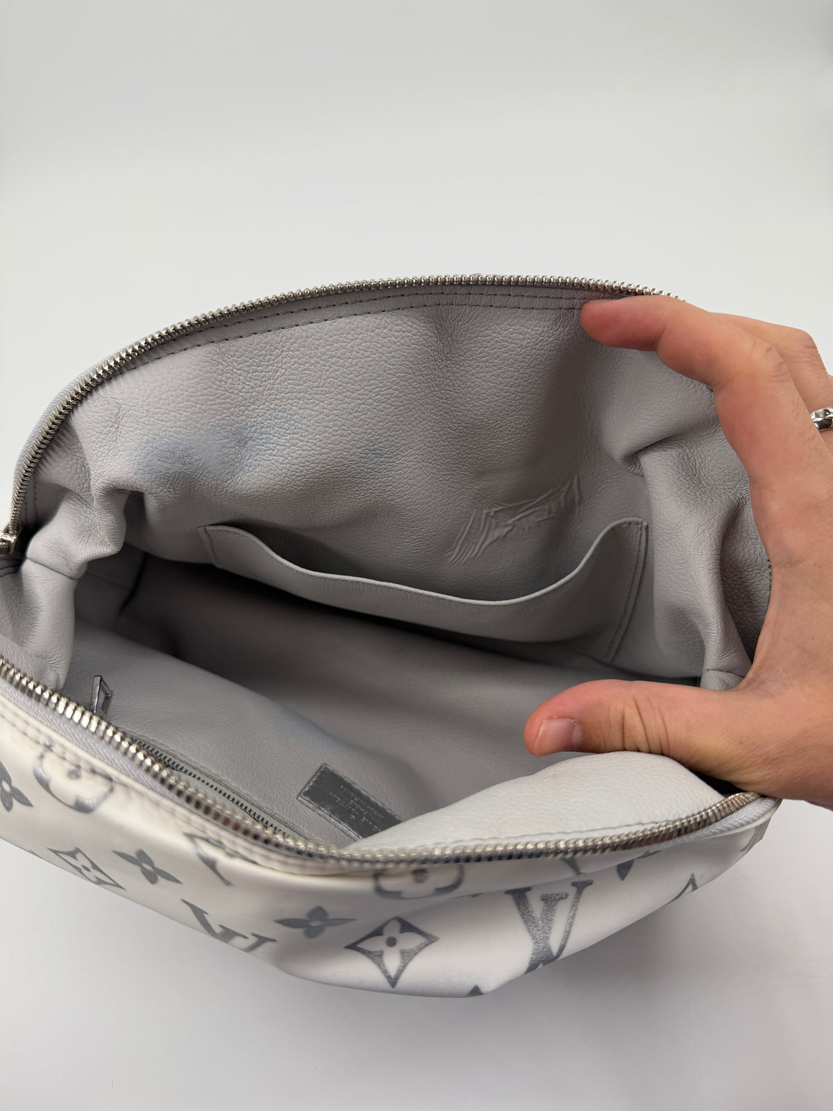 2024 LOUIS VUITTON COSMETIC POUCH - FROST GRADIANT SILVER