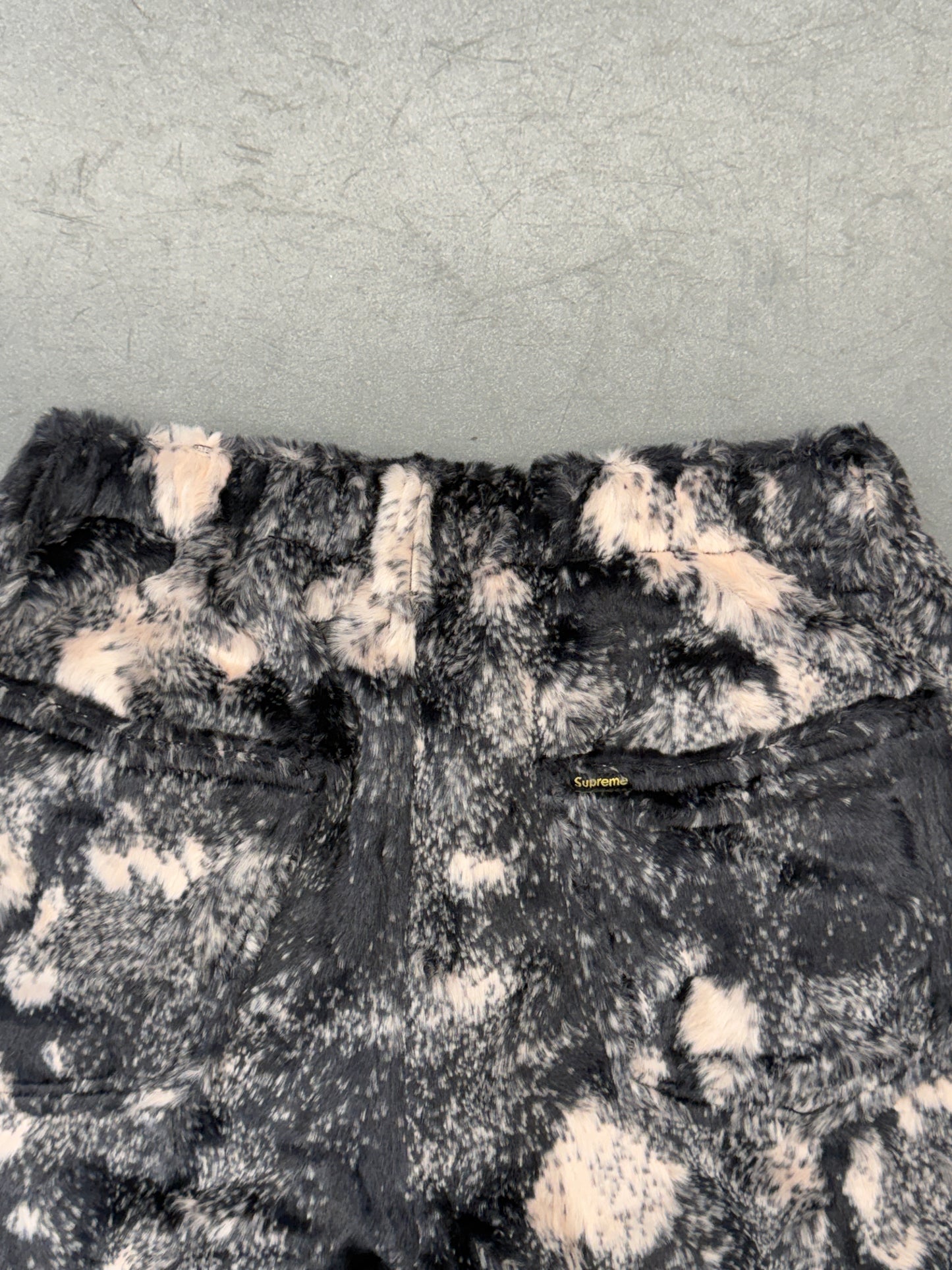 SS24 SUPREME FAUX FUR SHORT - BLACK
