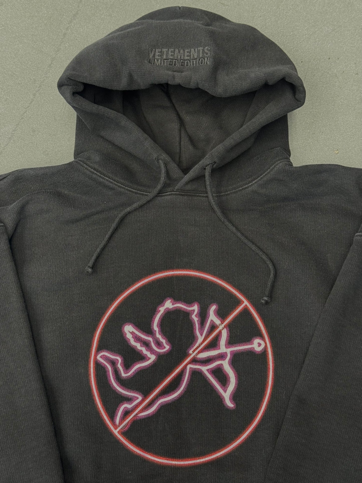 FW21 VETEMENTS NO ANGELS HOODIE - BLACK