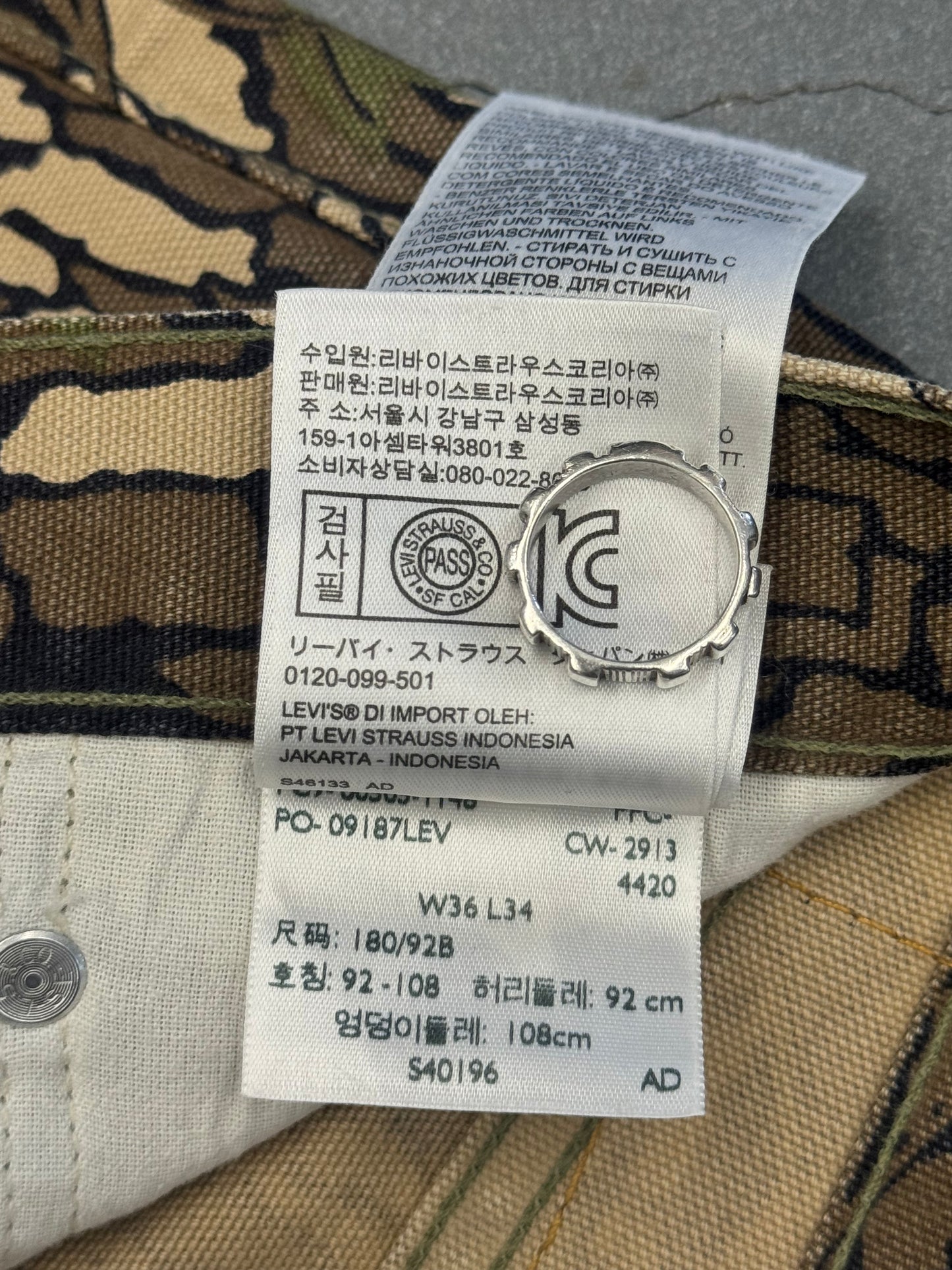 FW13 SUPREME X LEVI'S TREE BARK CAMO JEANS - 36X34