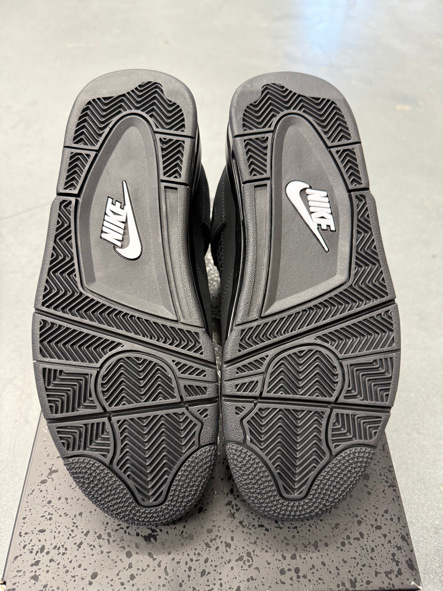 2025 SIZE 8 JORDAN 4 RETRO BLACK CAT