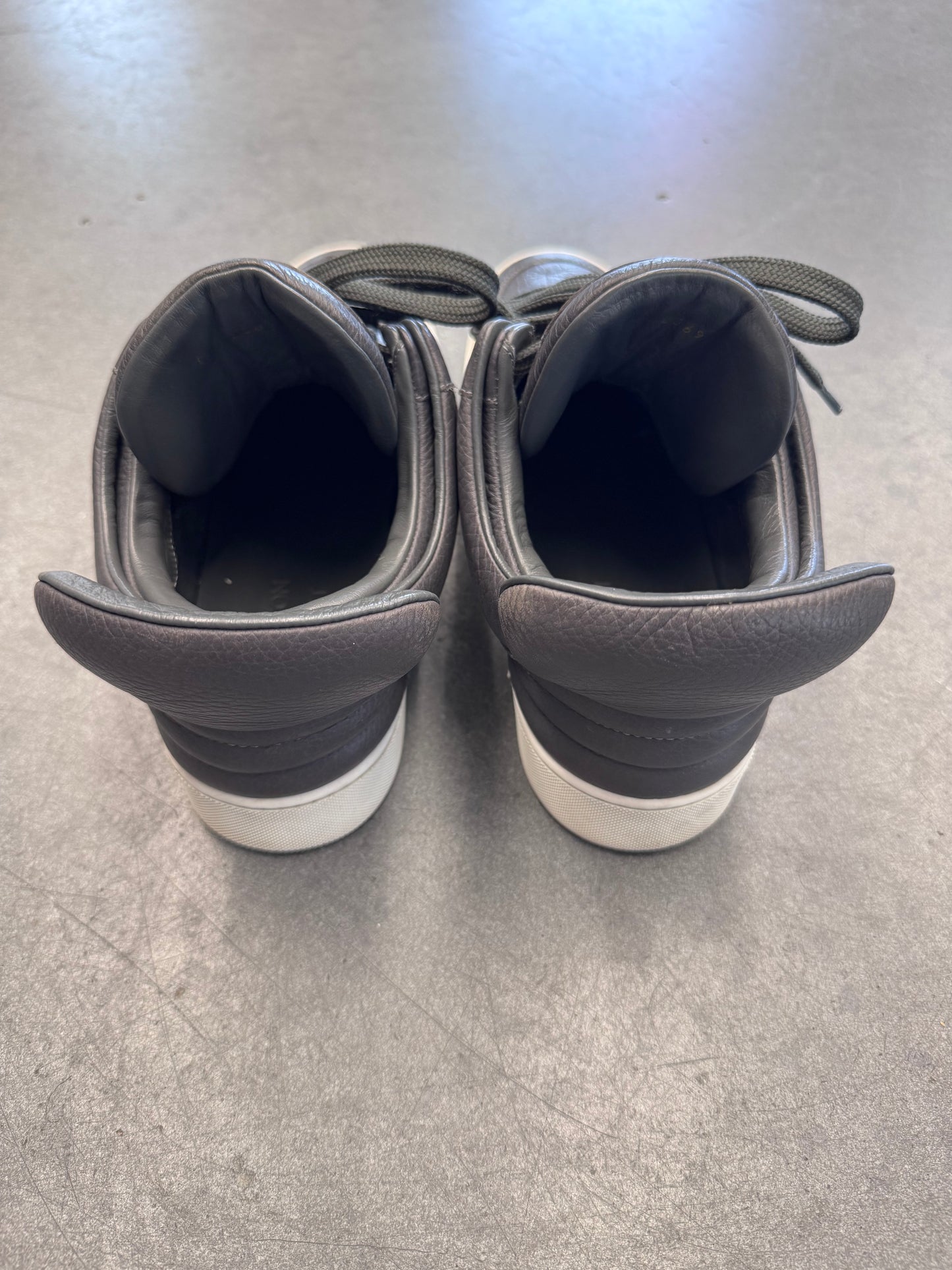 2009 SIZE 7 LOUIS VUITTON DON KANYE WEST 'ANTHRACITE' (PRE-OWNED NO BOX)