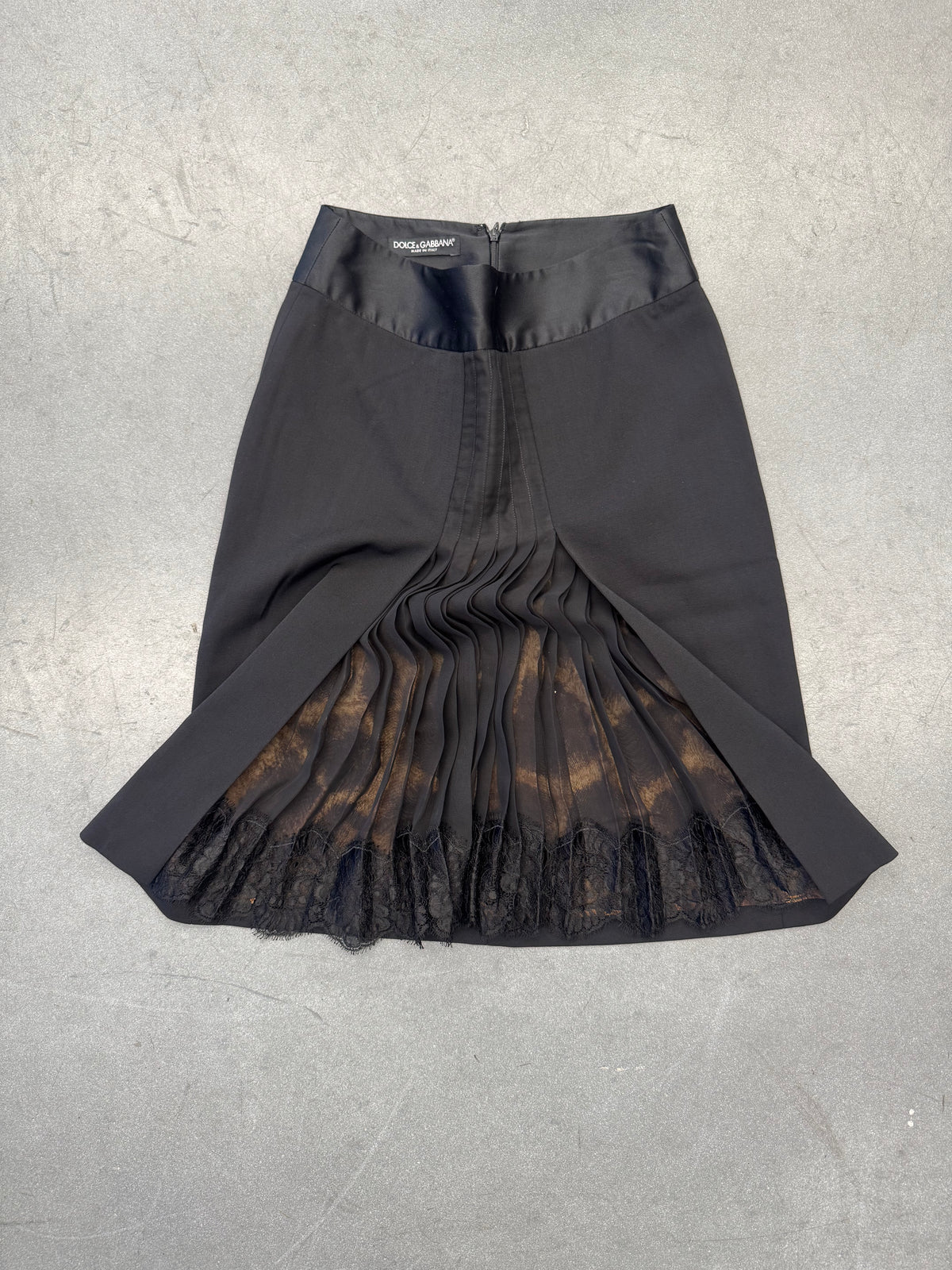 VINTAGE DOLCE & GABBANA PLEATED BLACK LACE SKIRT (LEOPARD LINED)