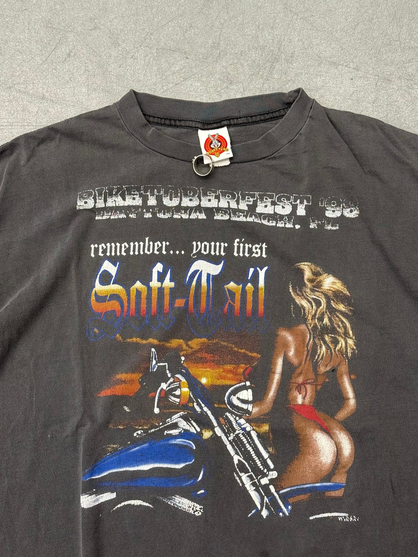 1998 BIKETOBERFEST DAYTONA BEACH SOFT-TAIL TEE (LOONEY TUNES TAG)