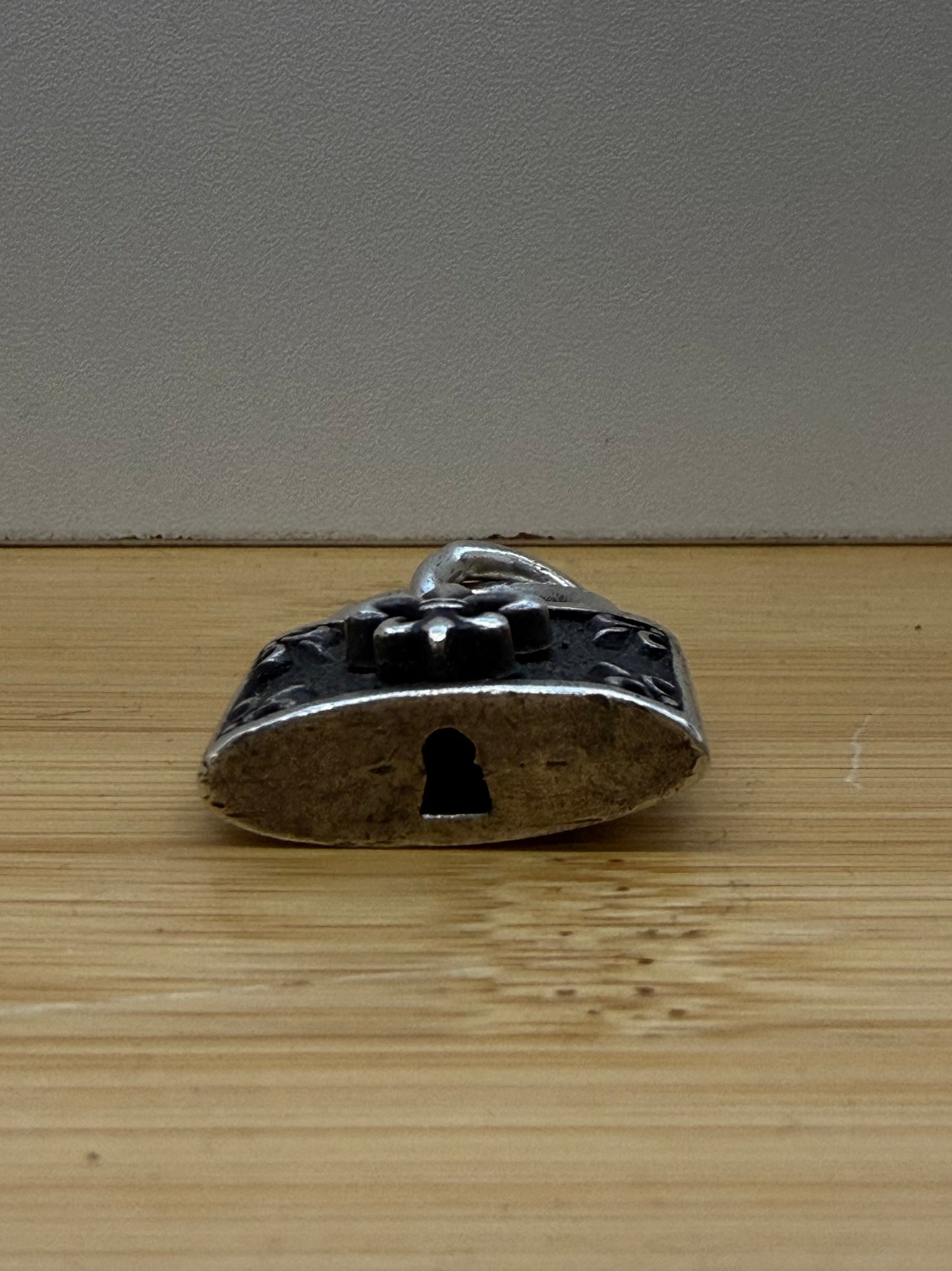 KING BABY FLEUR DE LIS SILVER LOCK PENDANT