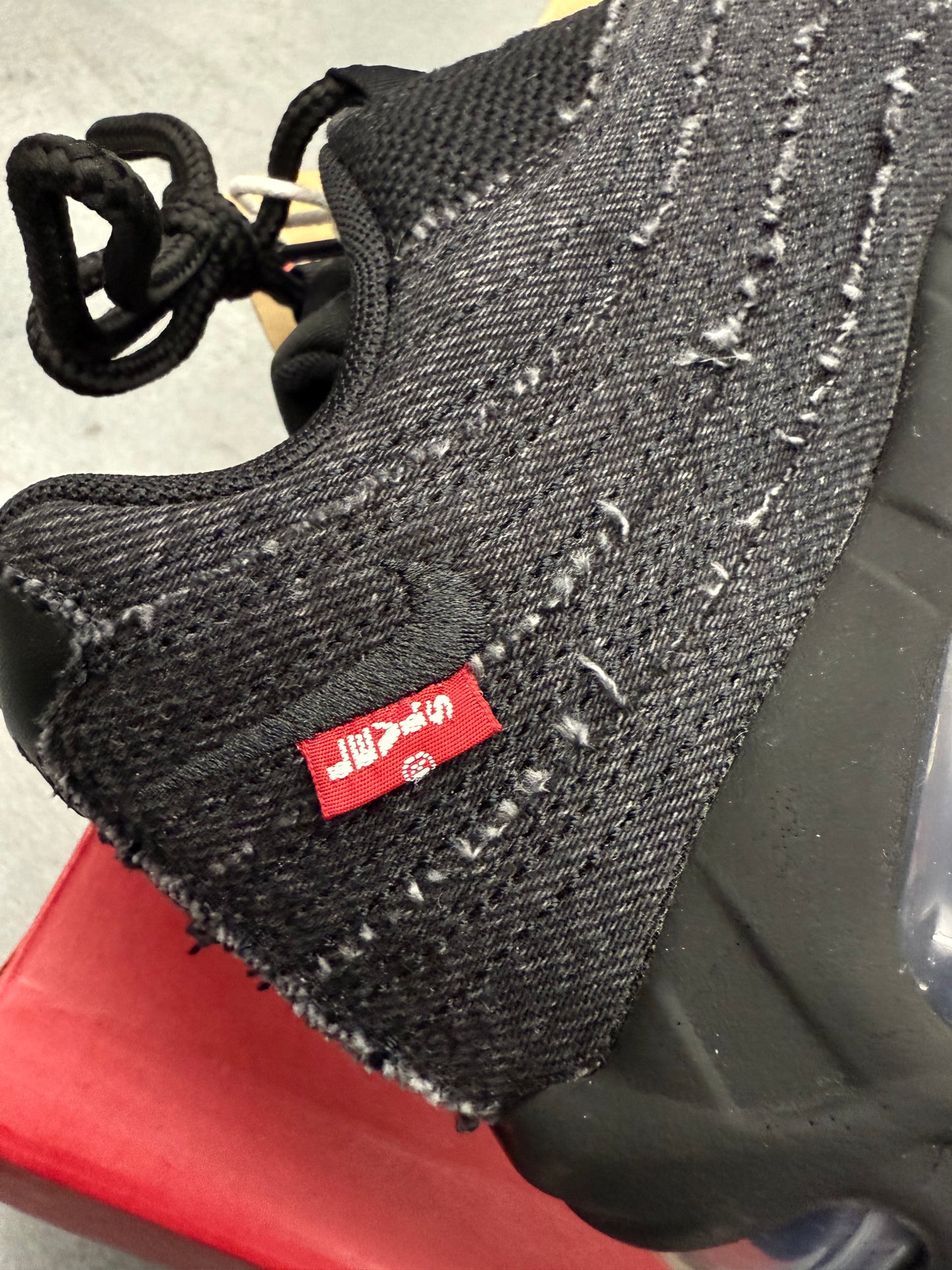 2025 SIZE 9 NIKE AIR MAX 95 OG LEVI'S - BLACK