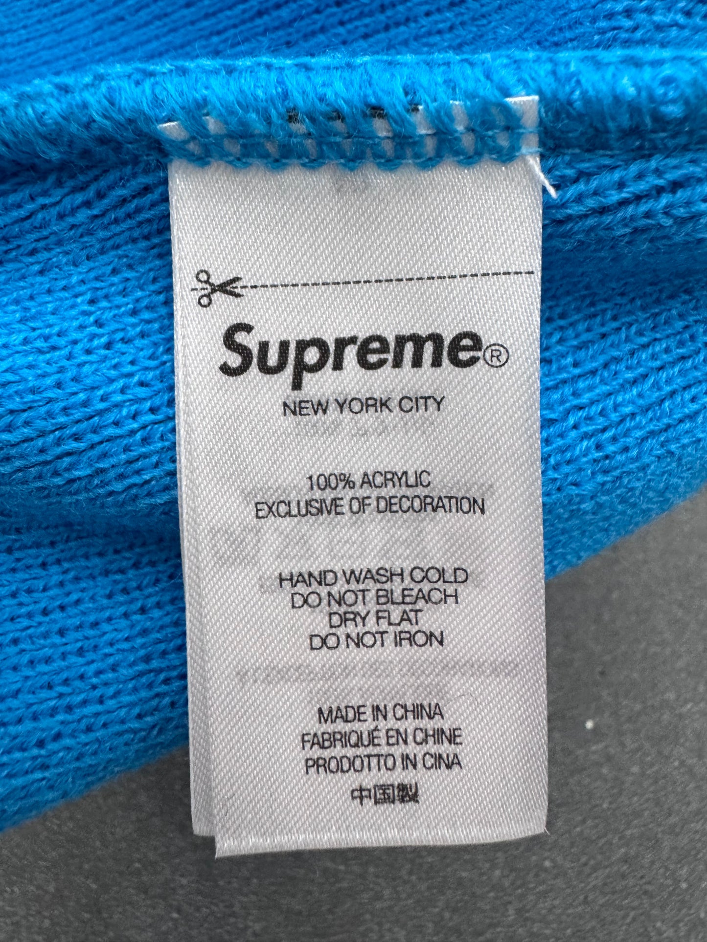 FW25 SUPREME TAG BEANIE (NEW IN REPLACEMENT BAG)