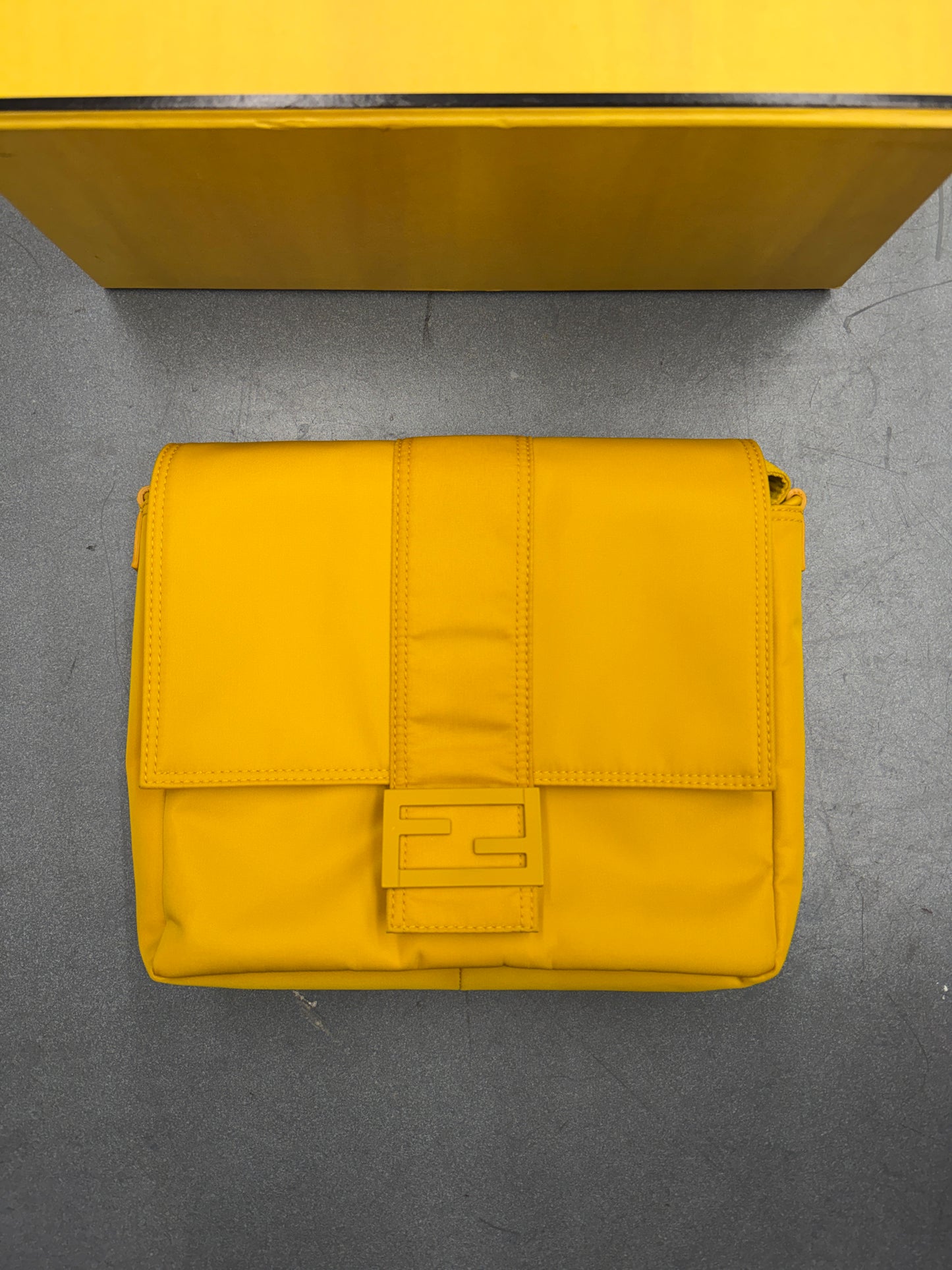 FENDI BAGUETTE MESSENGER BAG MEDIUM