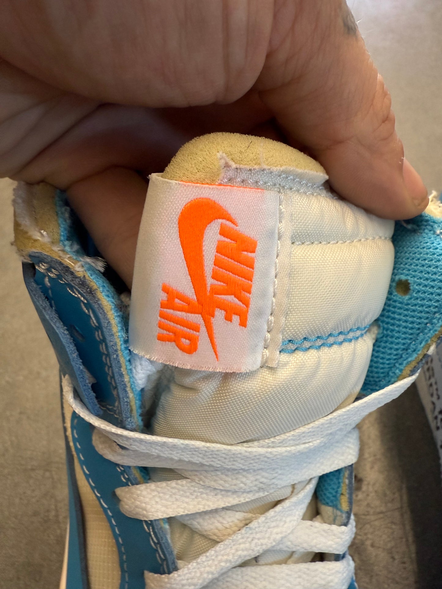 2018 SIZE 10.5 OFF-WHITE JORDAN 1 UNIVERSITY BLUE (PRE-OWNED NO BOX/LACES)