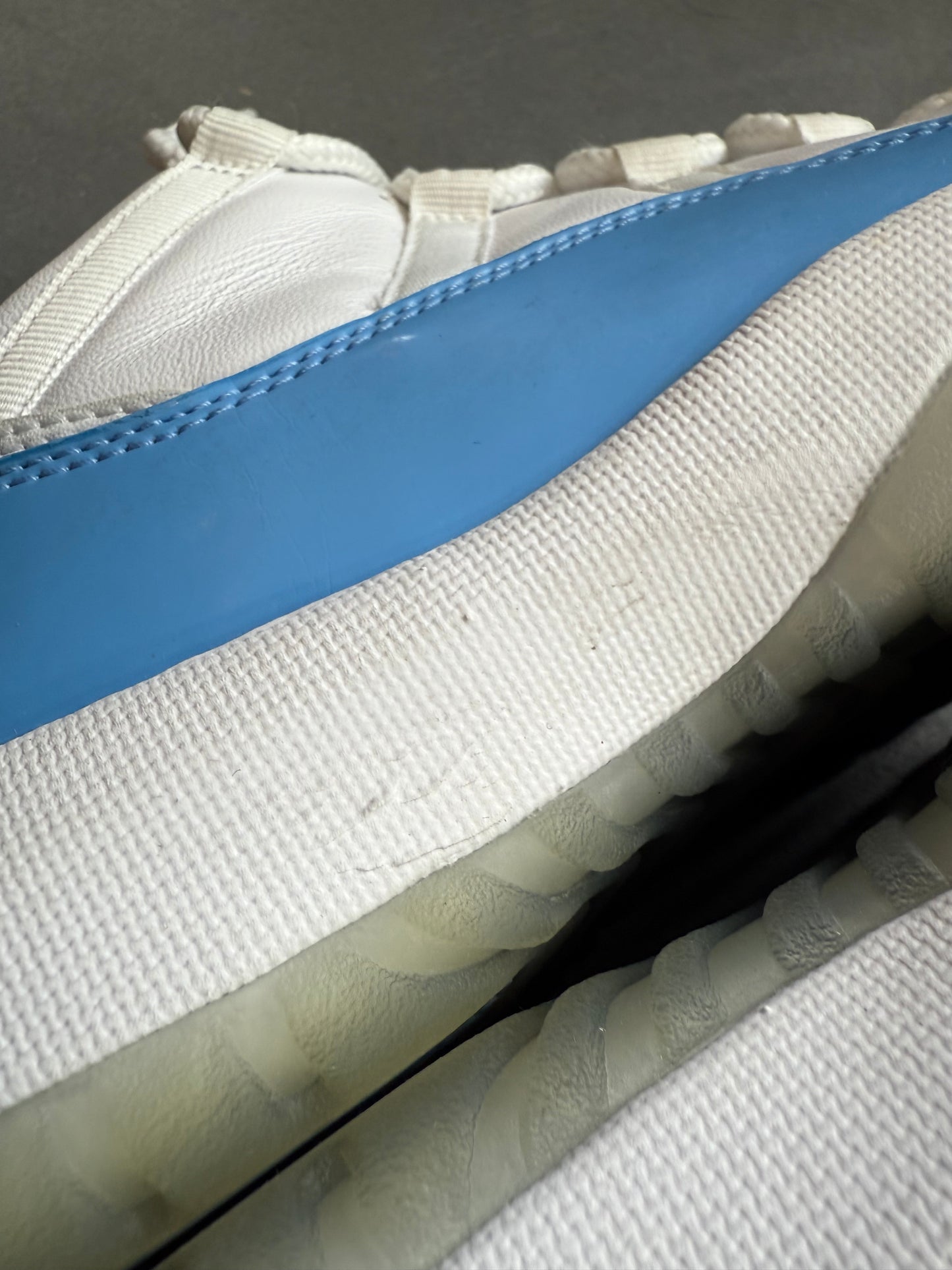 2017 SIZE 10.5 JORDAN 11 RETRO LOW UNIVERSITY BLUE (PRE-OWNED NO BOX)