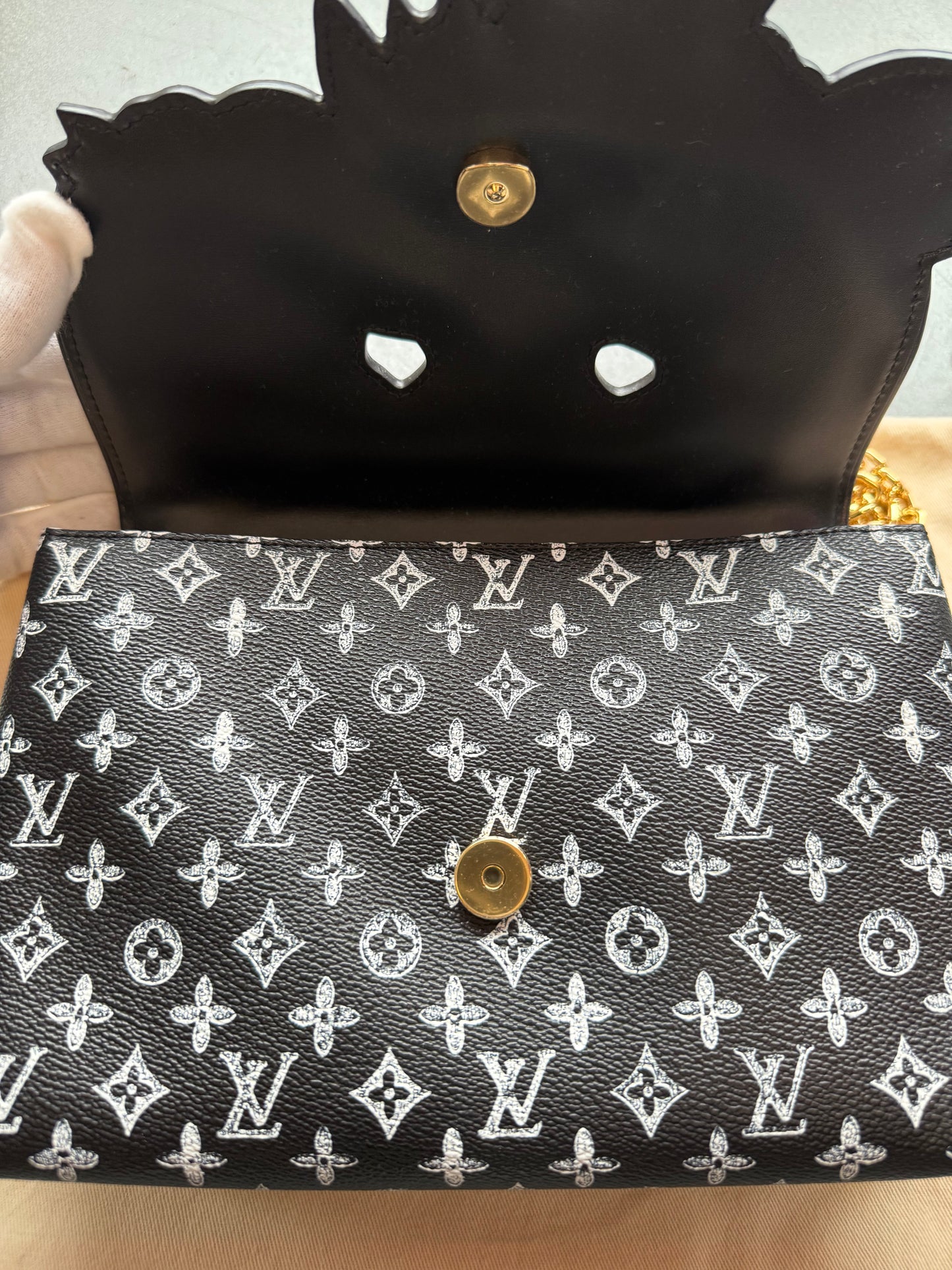 LOUIS VUITTON X GRACE CODDINGTON CATOGRAM POUCHETTE CHAIN CLUTCH BAG (PRE-OWNED WITH DUSTBAG) (TANIA)