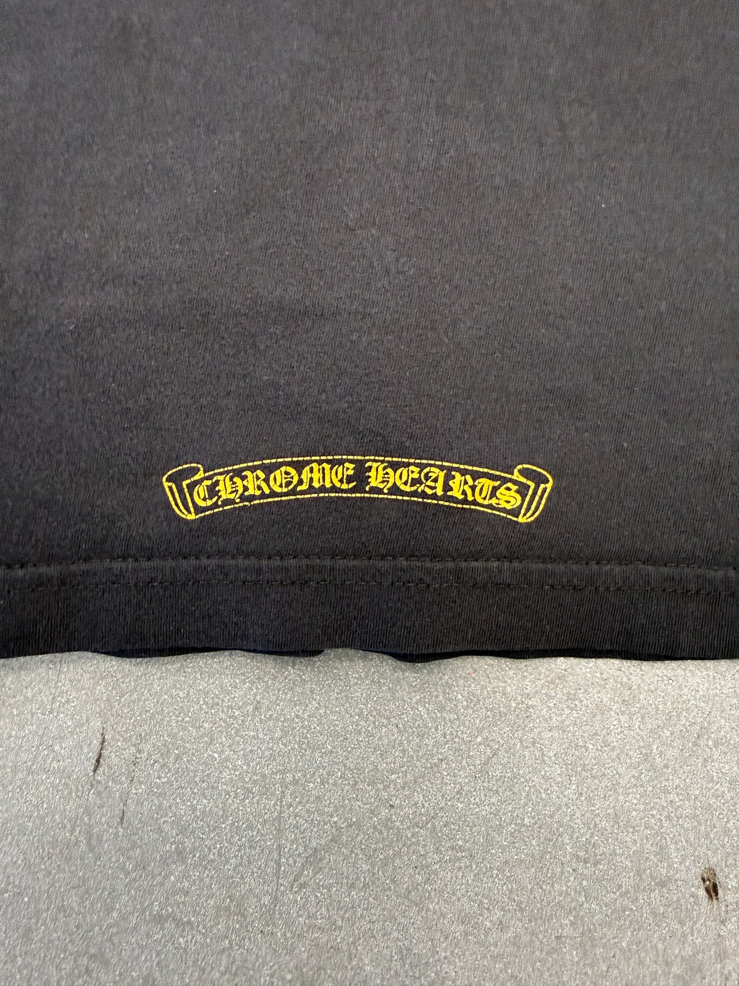 CHROME HEARTS BLACK & YELLOW SCROLL POCKET TEE