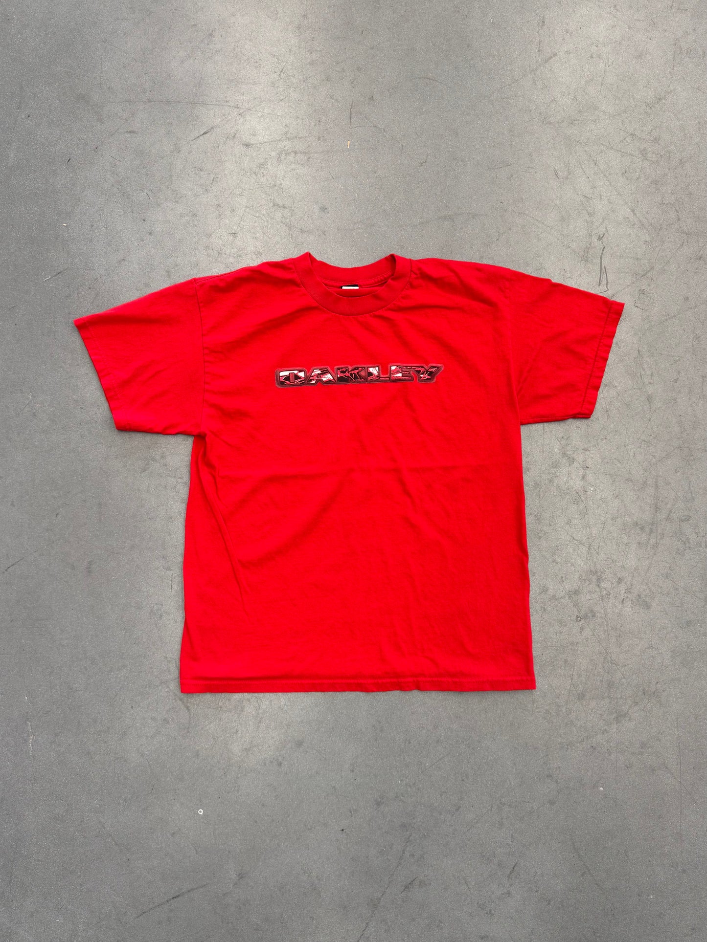 VINTAGE OAKLEY CRACKLED SPELL-OUT LOGO TEE - RED (BLACK TAG)