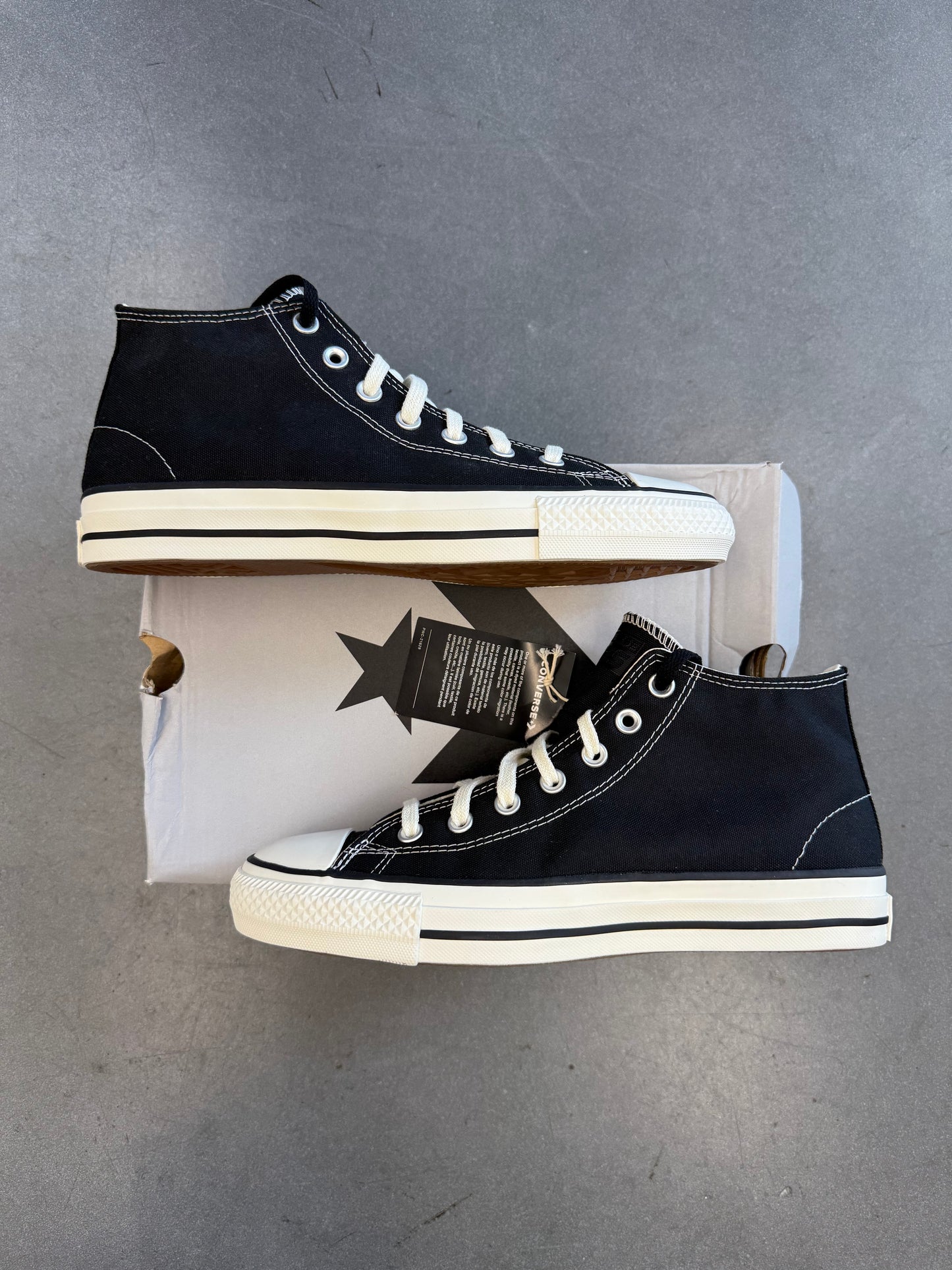 SIZE 8 CONVERSE CHUCK 70 HI - BLACK (WITH BOX)